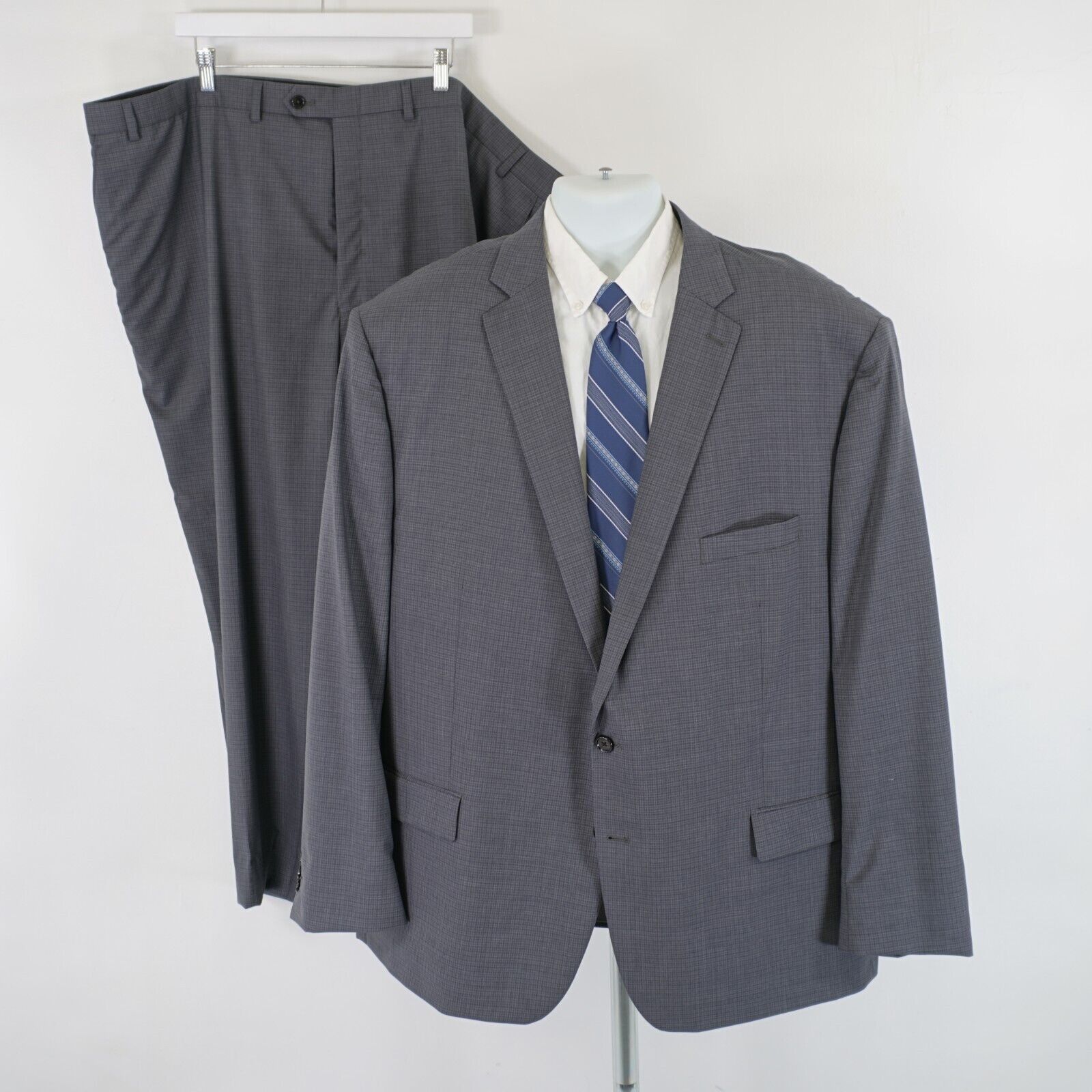 Ralph Lauren Ralph Lauren Gray Plaid 2 A Piece Suit 54L 52/30 Flat Front Size 54L - 1 Thumbnail