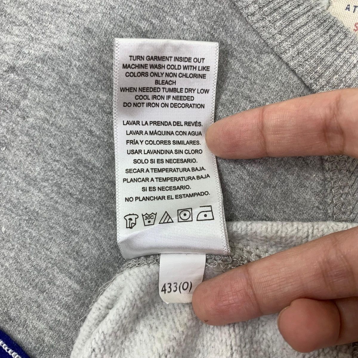 Champion Vintage CHAMPION USA Script Embroidered Brand Grey Size US S / EU 44-46 / 1 - 13 Thumbnail