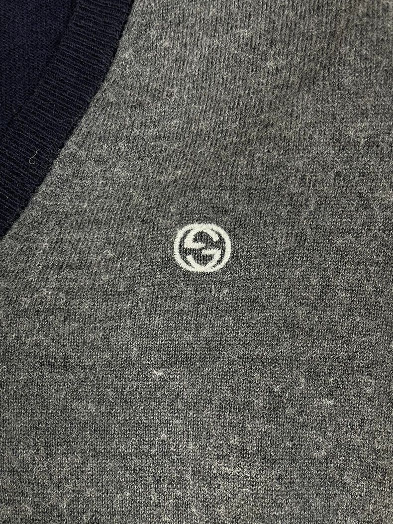 Gucci Gucci Color-blocked V-neck embroidered Logo wool sweater 25 Size US S / EU 44-46 / 1 - 3 Thumbnail