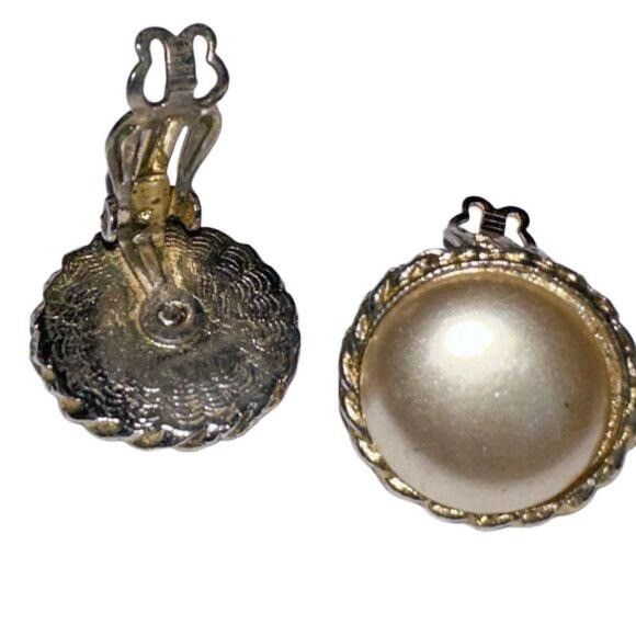 Vintage Vintage Faux Pearl Clip-On Earrings With Gold-Tone Setting f Size ONE SIZE - 3 Thumbnail