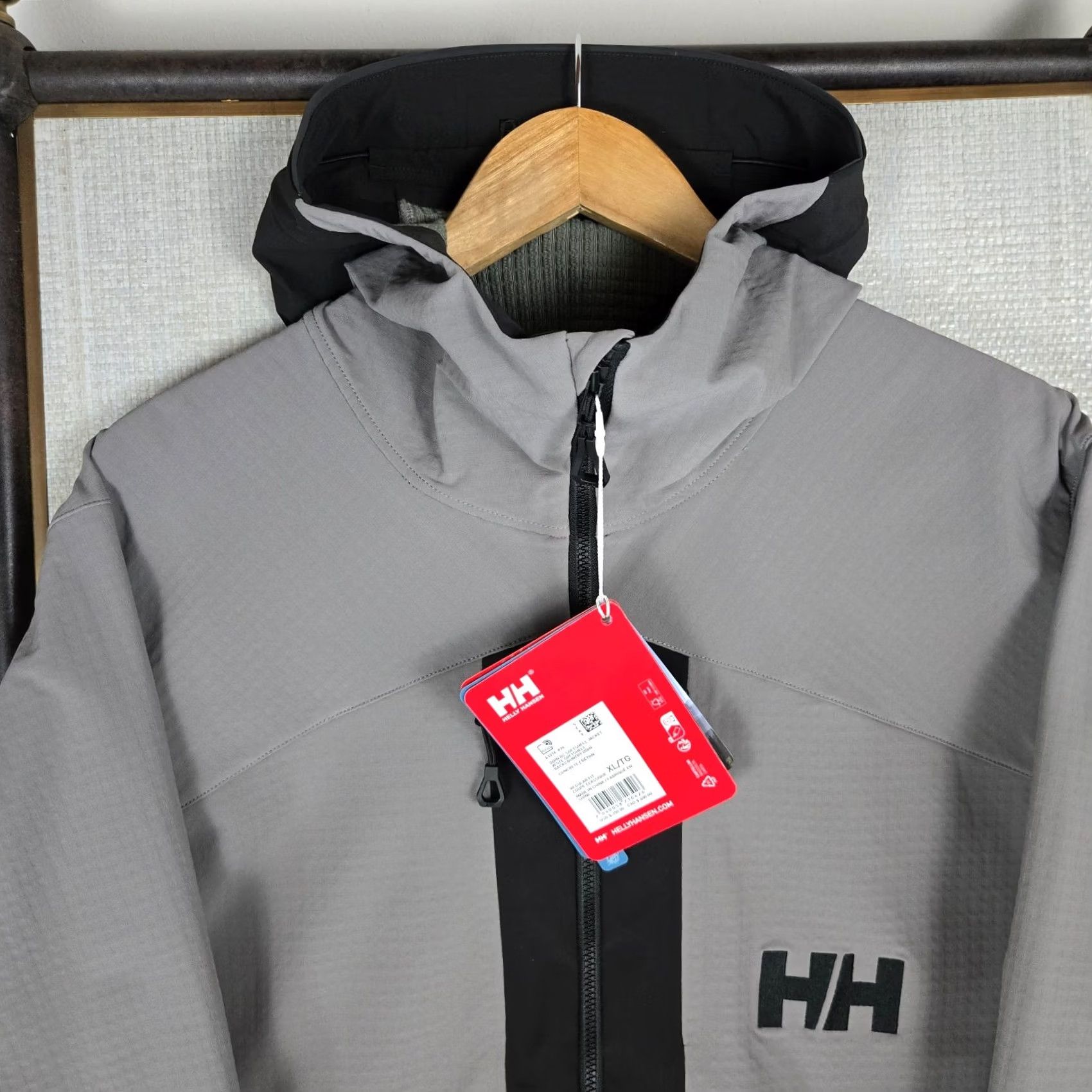 Helly Hansen Helly Hansen Jacket XL Black Hooded Softshell Full Zip RECCO Grid Fleece Lined Men’s Winter Ski Coat Parka Size US XL / EU 56 / 4 - 2 Thumbnail