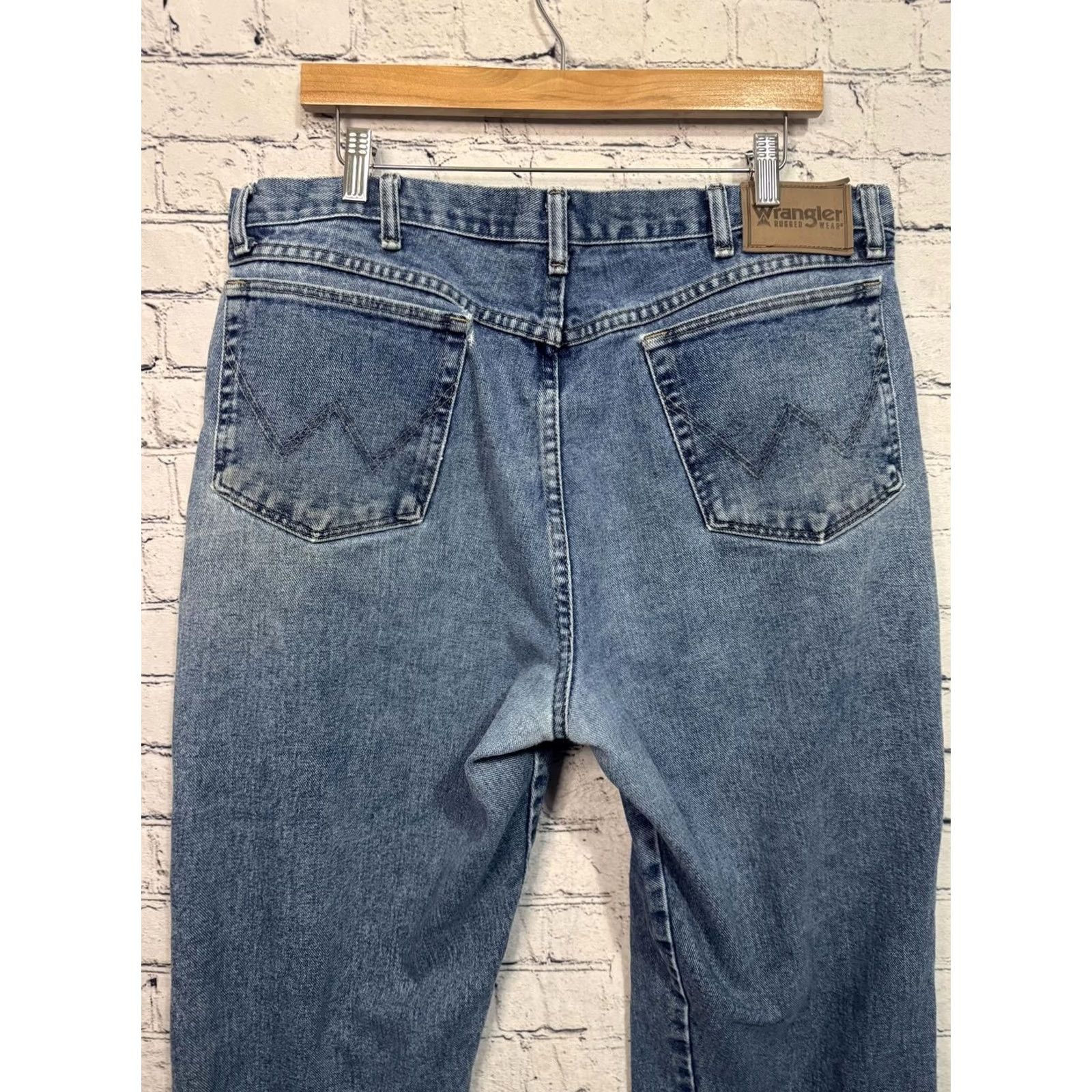 Wrangler Wrangler Jeans Rugged wear Denim Men's Blue 38x32 Regular Solid Button Jeans Body Size US 38 / EU 54 - 7 Thumbnail