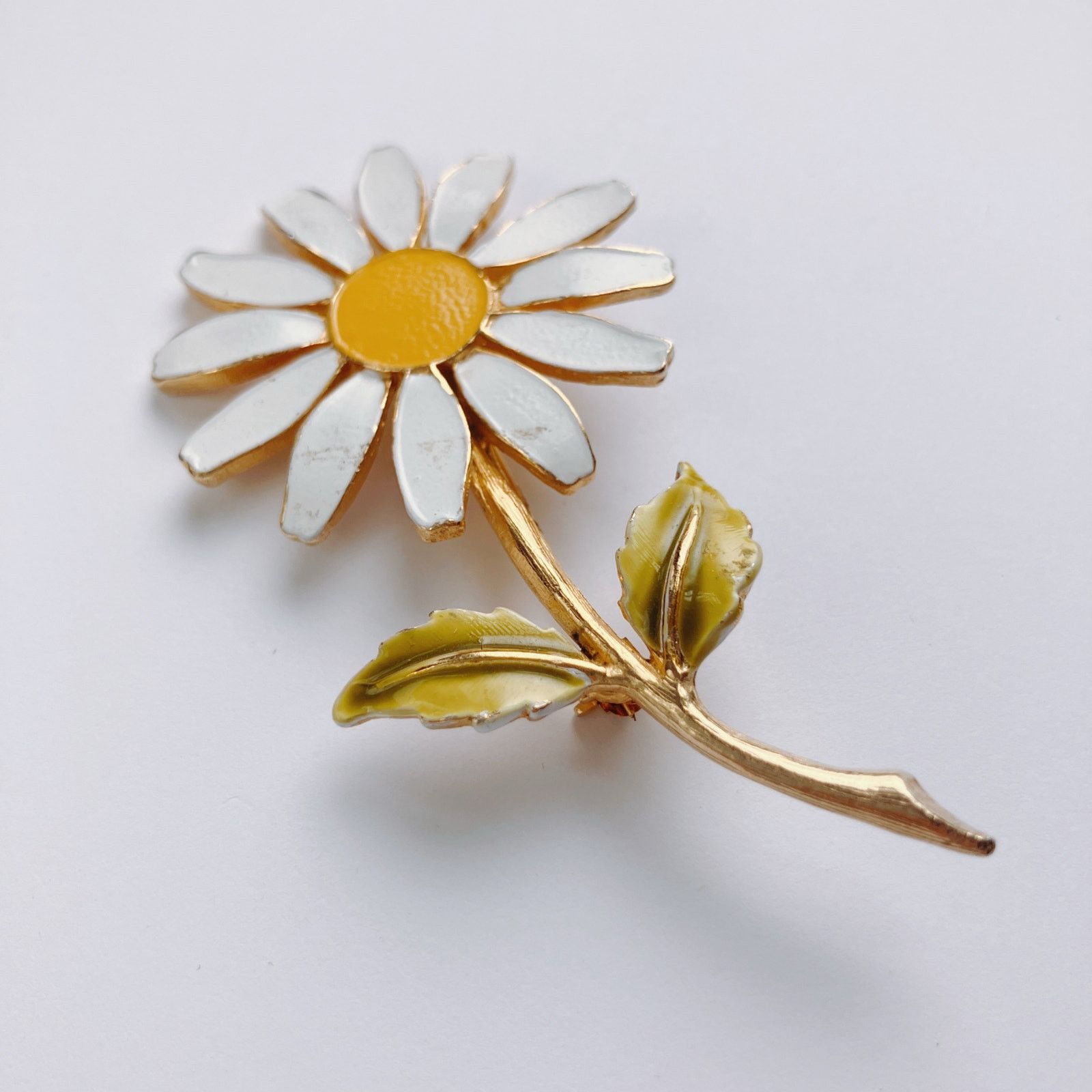 Vintage Vintage Signed Accessocraft NYC Enamel Daisy Flower Brooch Size ONE SIZE - 5 Thumbnail