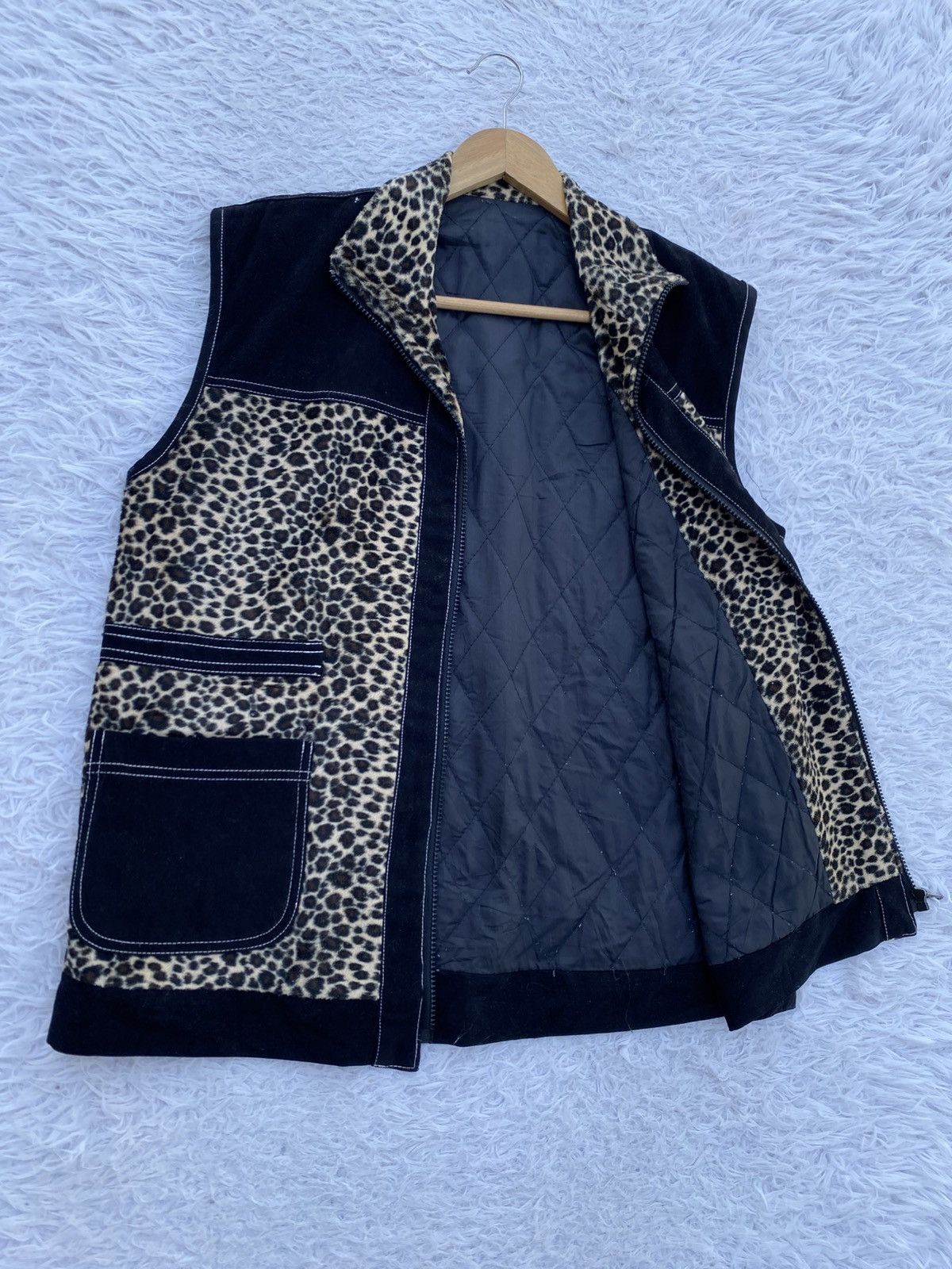 Japanese Brand Vintage 1990s style leopard cheetah Design sleeveless vest Size US L / EU 52-54 / 3 - 6 Thumbnail