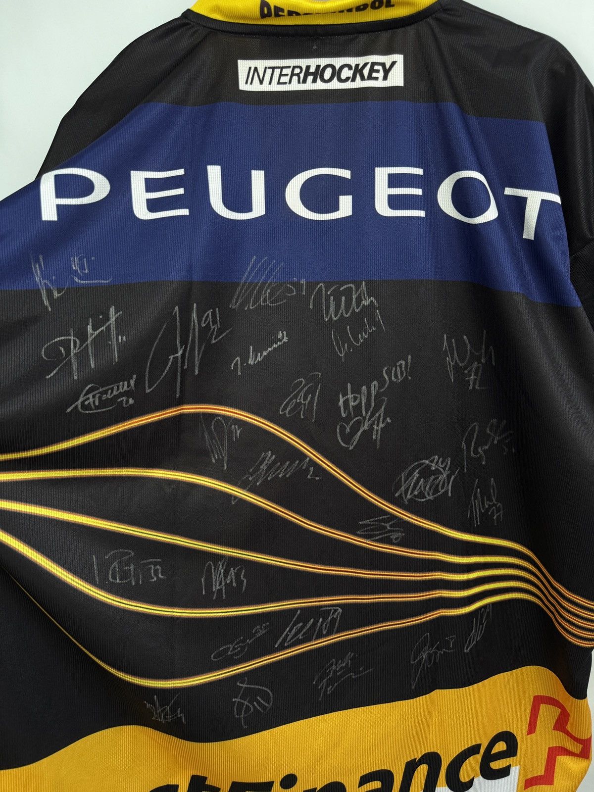NHL 🇨🇭 2011 SC Bern Switzerland Hockey Jersey Team Signed Peugeot Size US XL / EU 56 / 4 - 11 Thumbnail