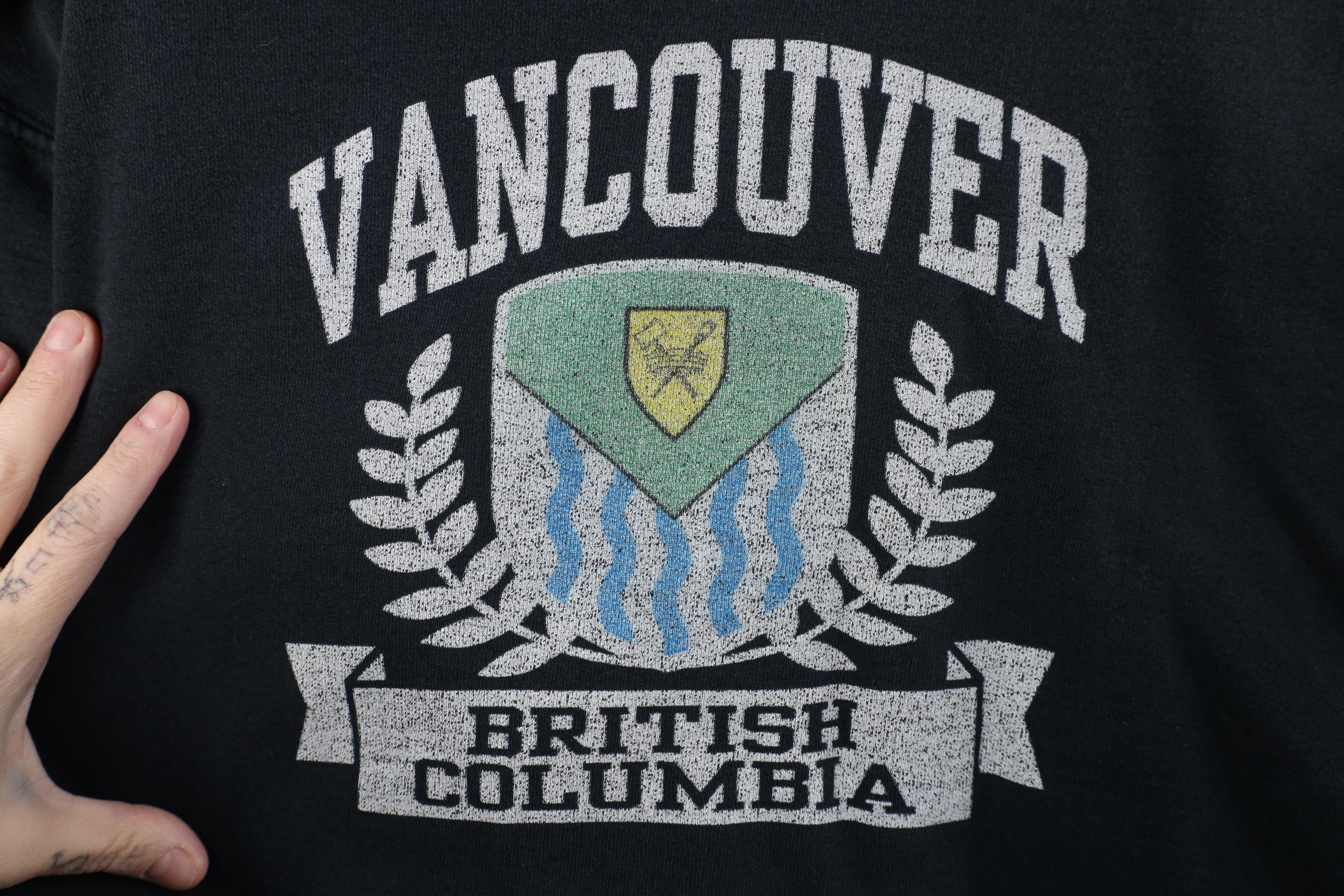 Vintage Vintage 90s Streetwear Vancouver British Columbia Sweatshirt Size US M / EU 48-50 / 2 - 4 Thumbnail