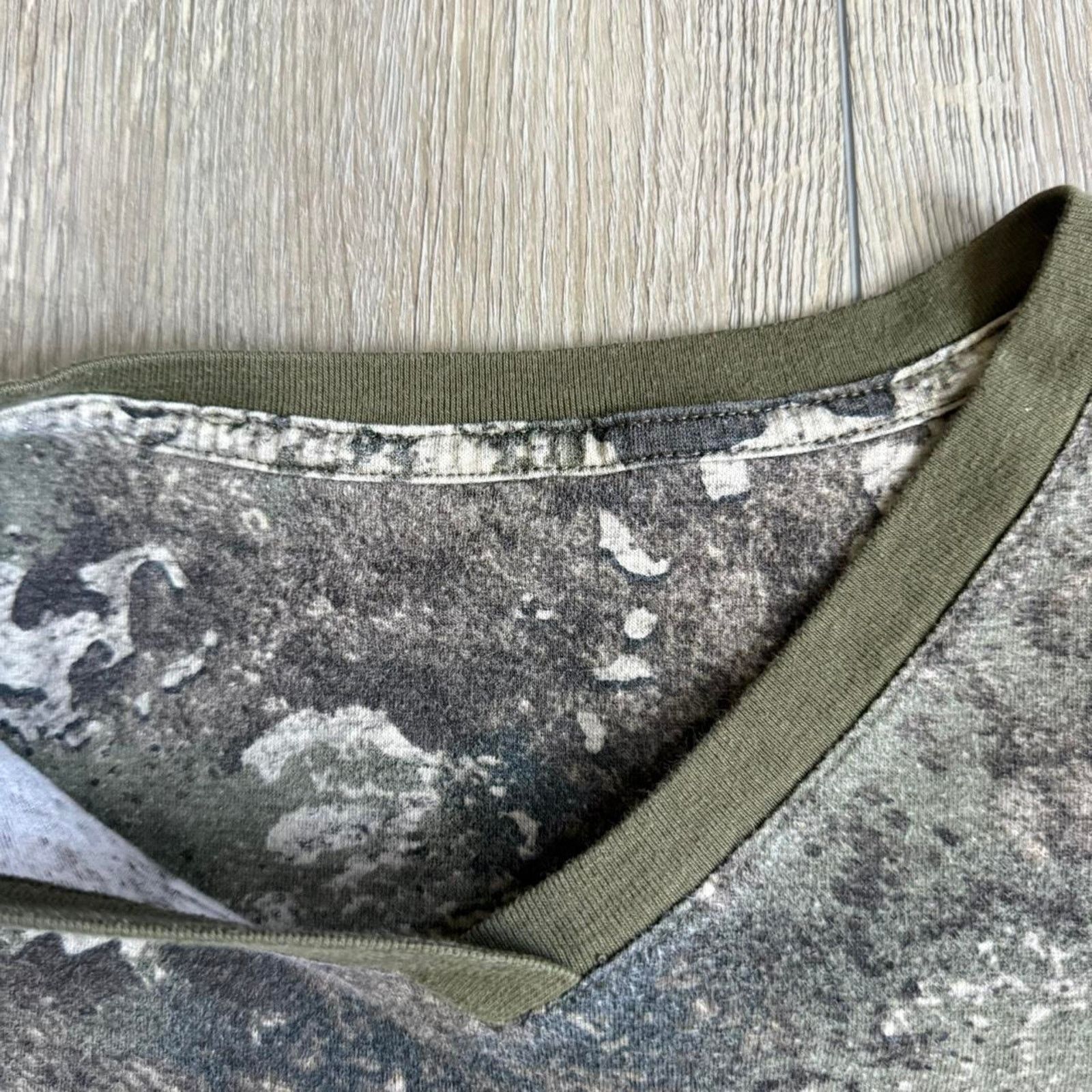 Other Vintage y2k womens camo top v-neck t-shirt Size M / US 6-8 / IT 42-44 - 5 Thumbnail