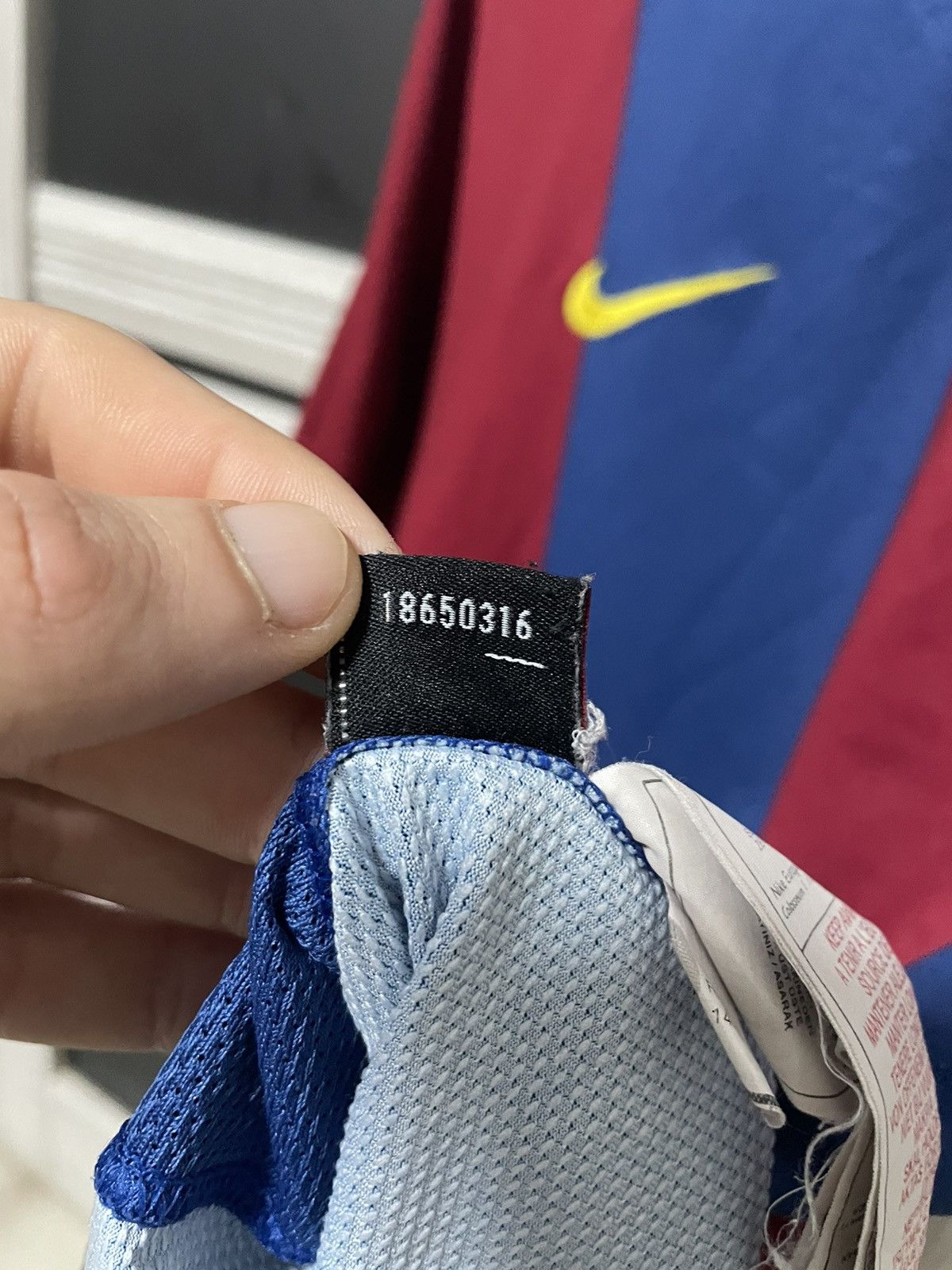 Nike Vintage Nike FC Barcelona 06/07 Home Football Jersey Size US S / EU 44-46 / 1 - 16 Thumbnail