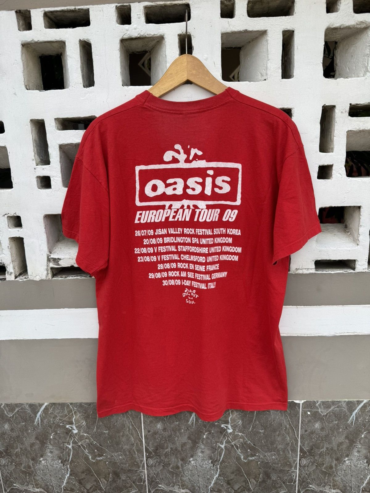 Band Tees Oasis Dig out your Soul European tour 09 Tshirt Size US L / EU 52-54 / 3 - 2 Thumbnail