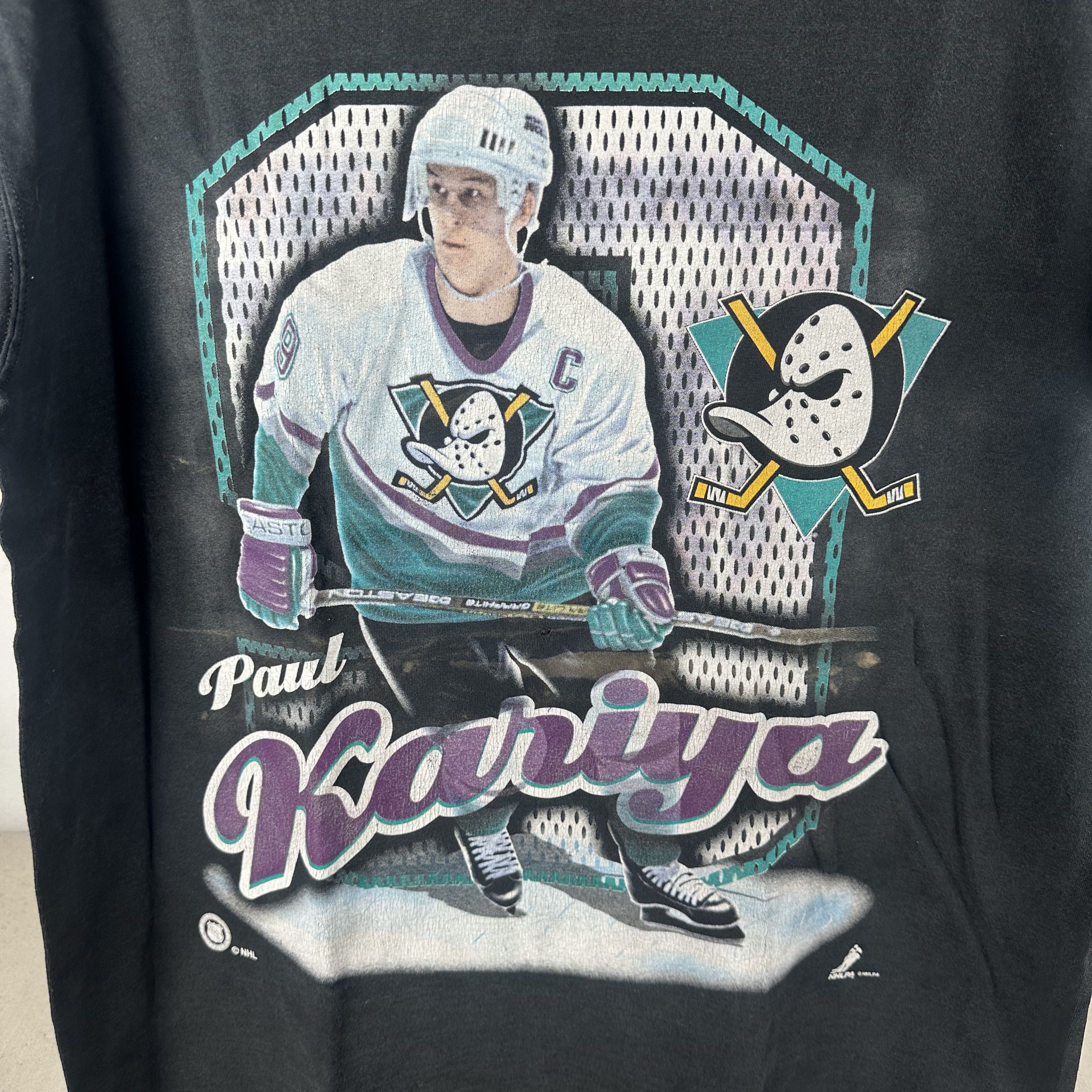 Vintage ​​​​90s Paul Kariya Mighty Ducks NHL Pro Player T-shirt Size US XL / EU 56 / 4 - 2 Thumbnail