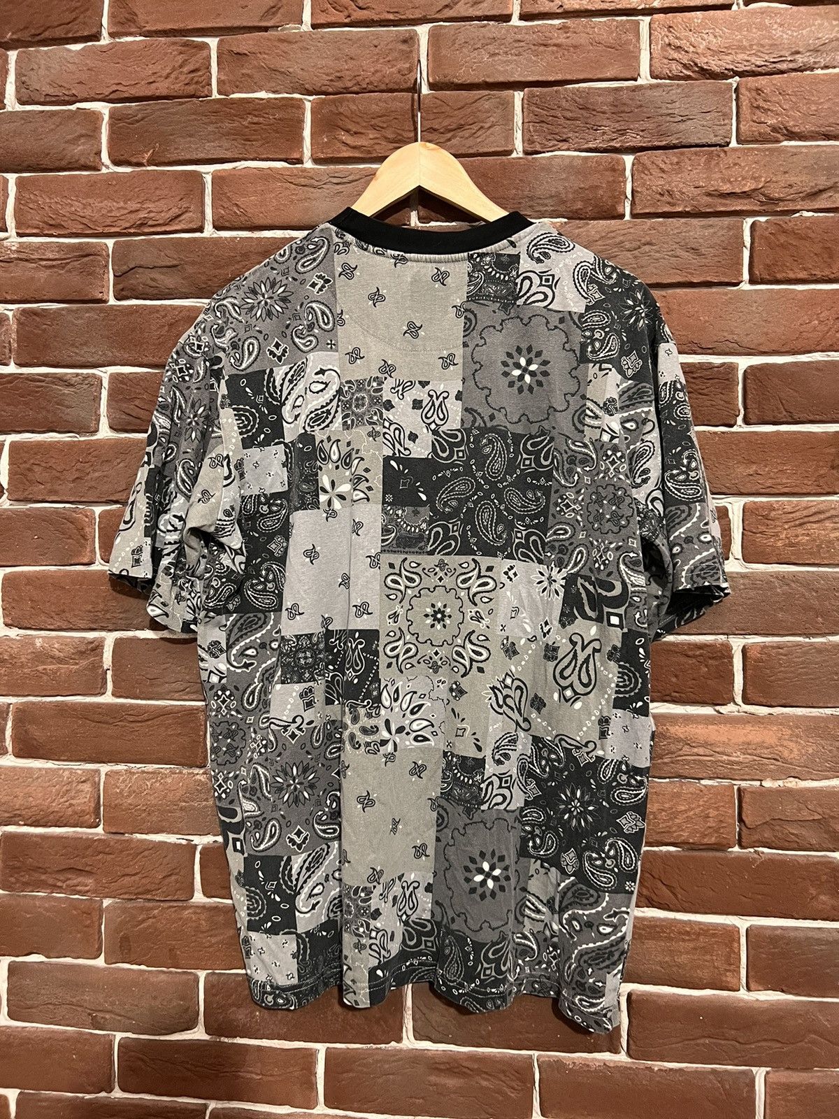 Karl Kani 00s Karl Kani Fullprint Paisley Rap Shirt Rare Vintage Y2k Size US M / EU 48-50 / 2 - 2 Thumbnail