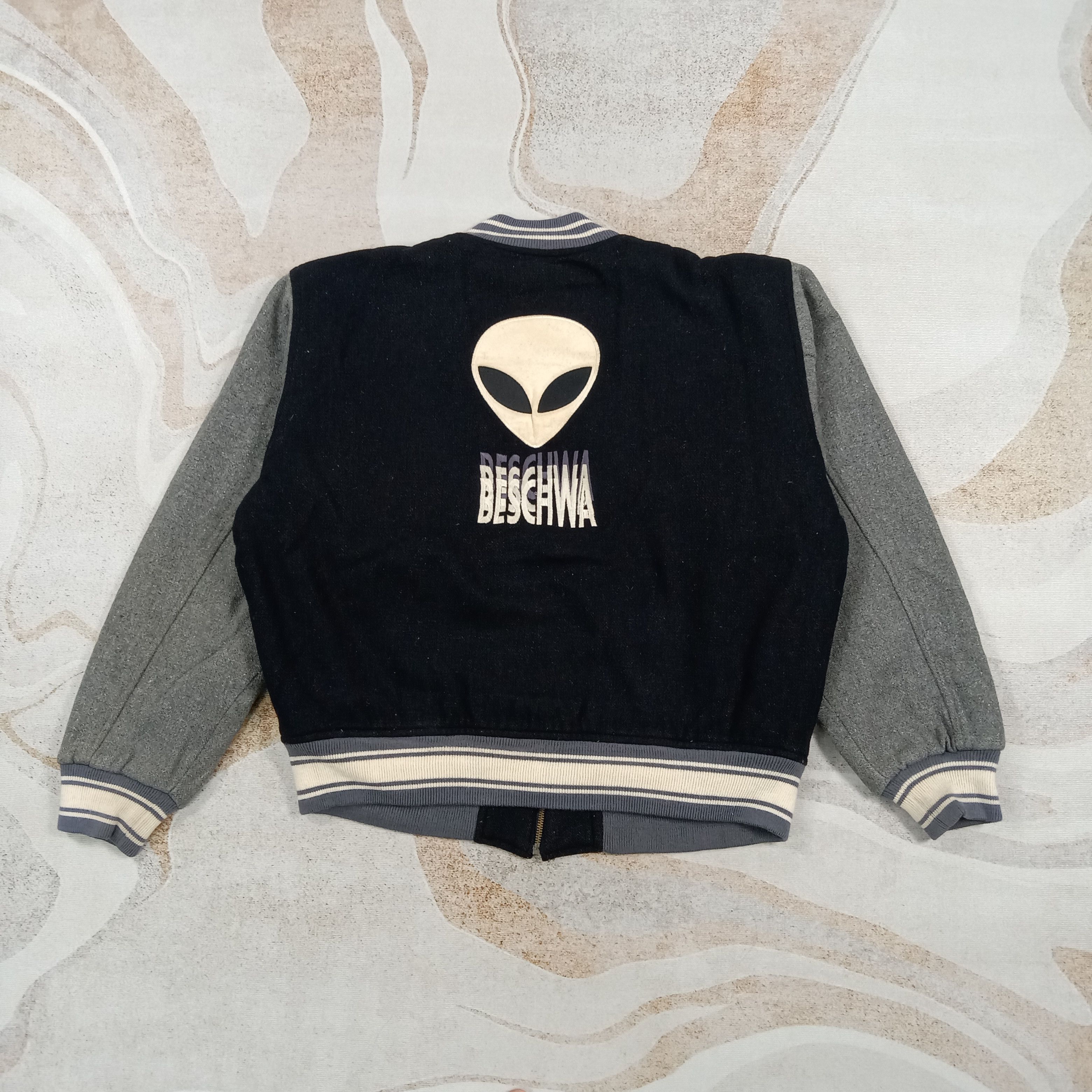 Vintage 90's Beschwa Alien American Varsity Jacket C290N31 Size US L / EU 52-54 / 3 - 1 Thumbnail