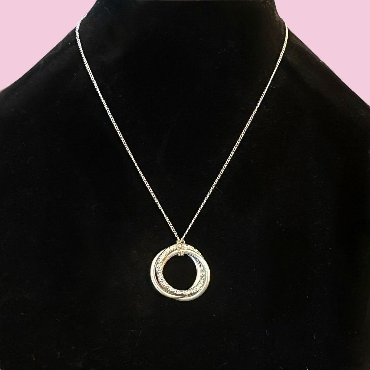 Other Avon SH intertwined triple circle pendant necklace Size ONE SIZE - 1 Thumbnail