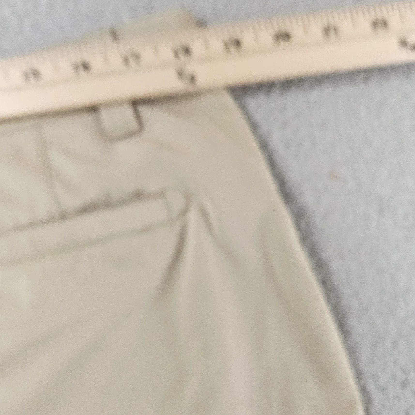 Rhone Rhone Shorts Mens 36 Beige Khaki Performance Golf Casual Stretch Polyester Size US 36 / EU 52 - 4 Thumbnail