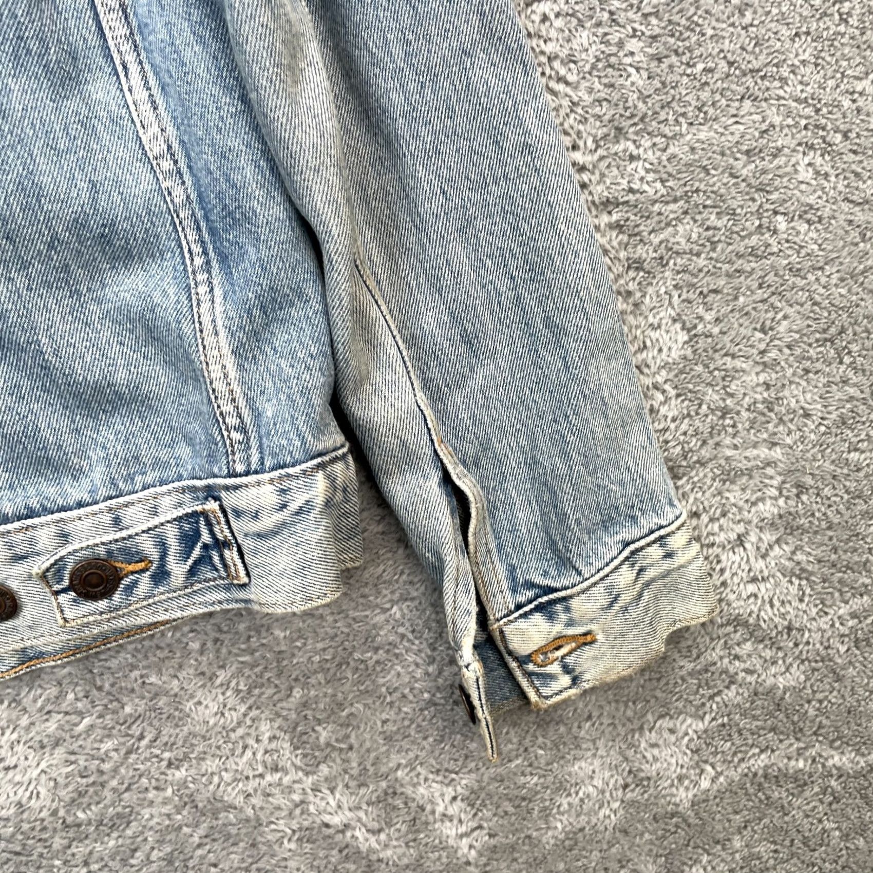 Levi's VINTAGE Levi's Jacket Womens Small Blue Embroidered Trucker Denim American Bee Boho Rare Size S / US 4 / IT 40 - 5 Thumbnail