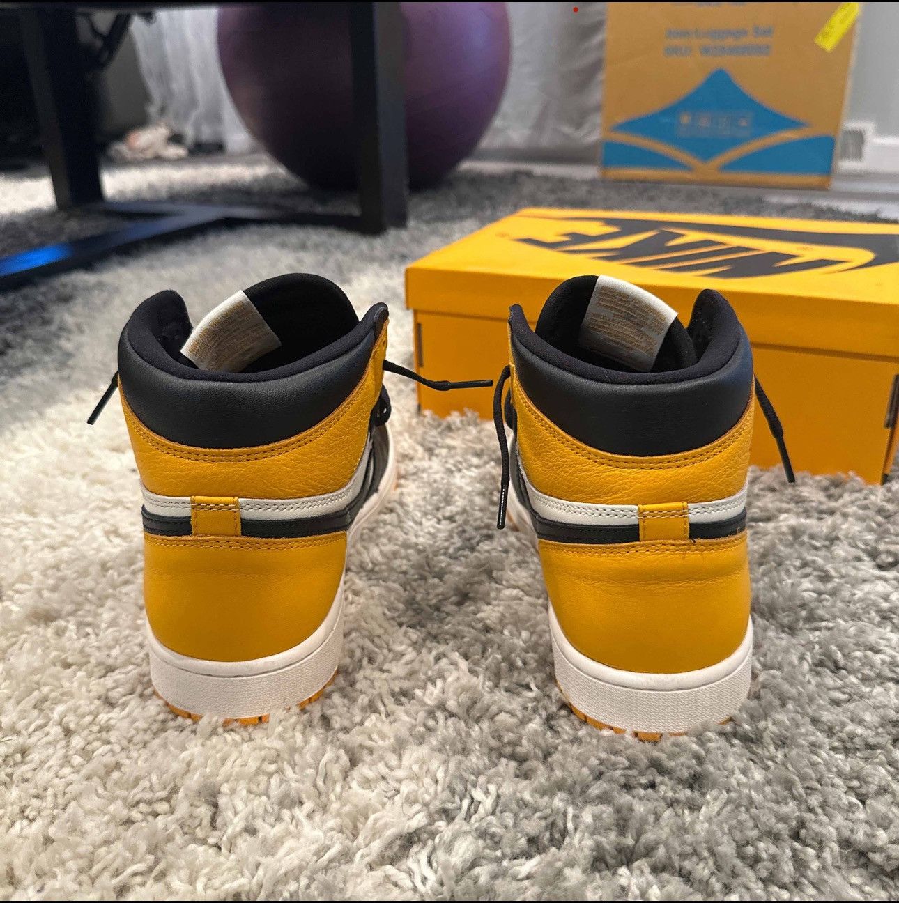 Jordan Brand Jordan 1 Retro High OG “Yellow Toe” Size US 9 / EU 42 - 6 Thumbnail