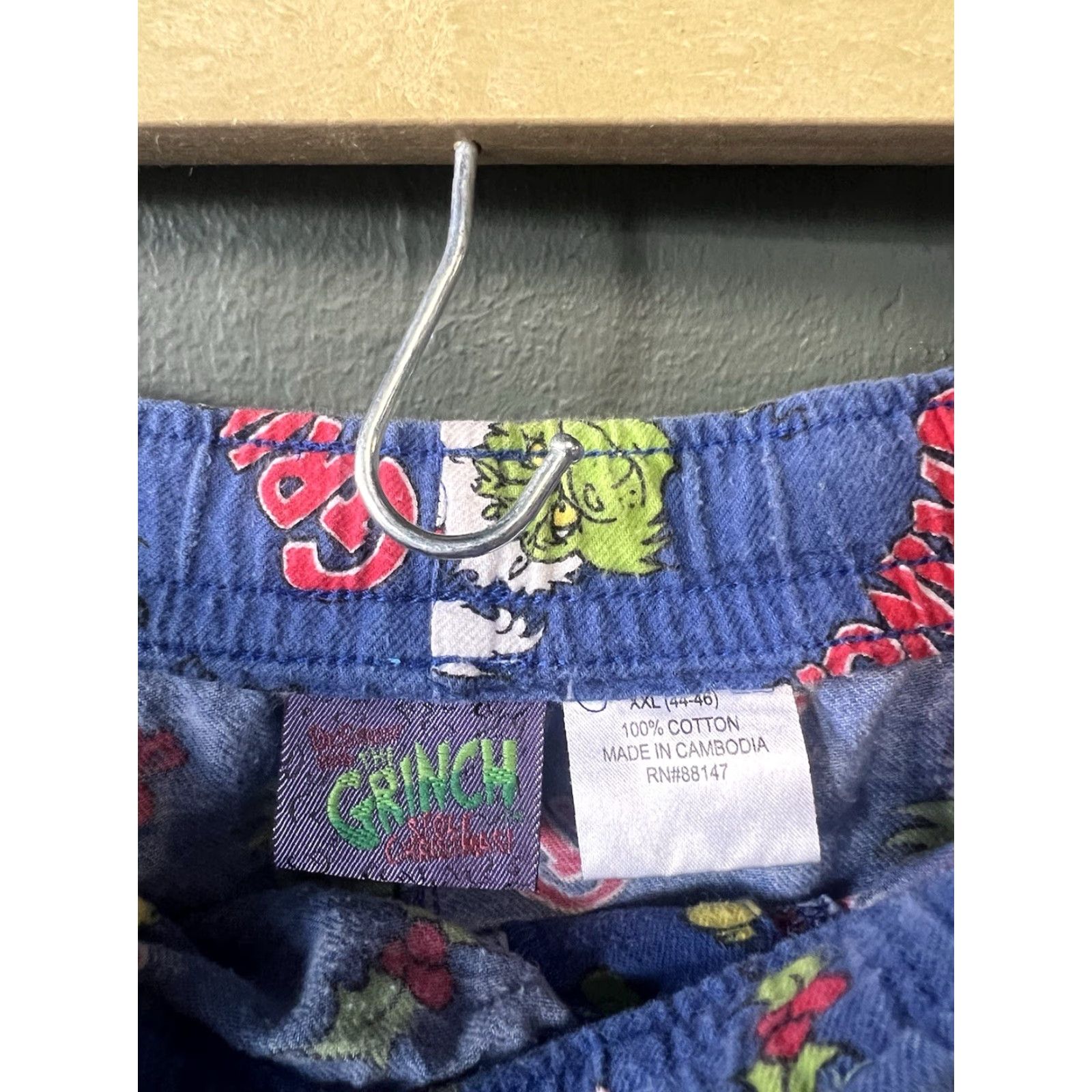 Vintage VINTAGE Dr. Seuss The Grinch Adult Blue Grinch Christmas AOP Fleece Pants 2XL Men Pajama Pants Regular Size Blue Christmas Grinch Mens Size US 39 - 3 Thumbnail