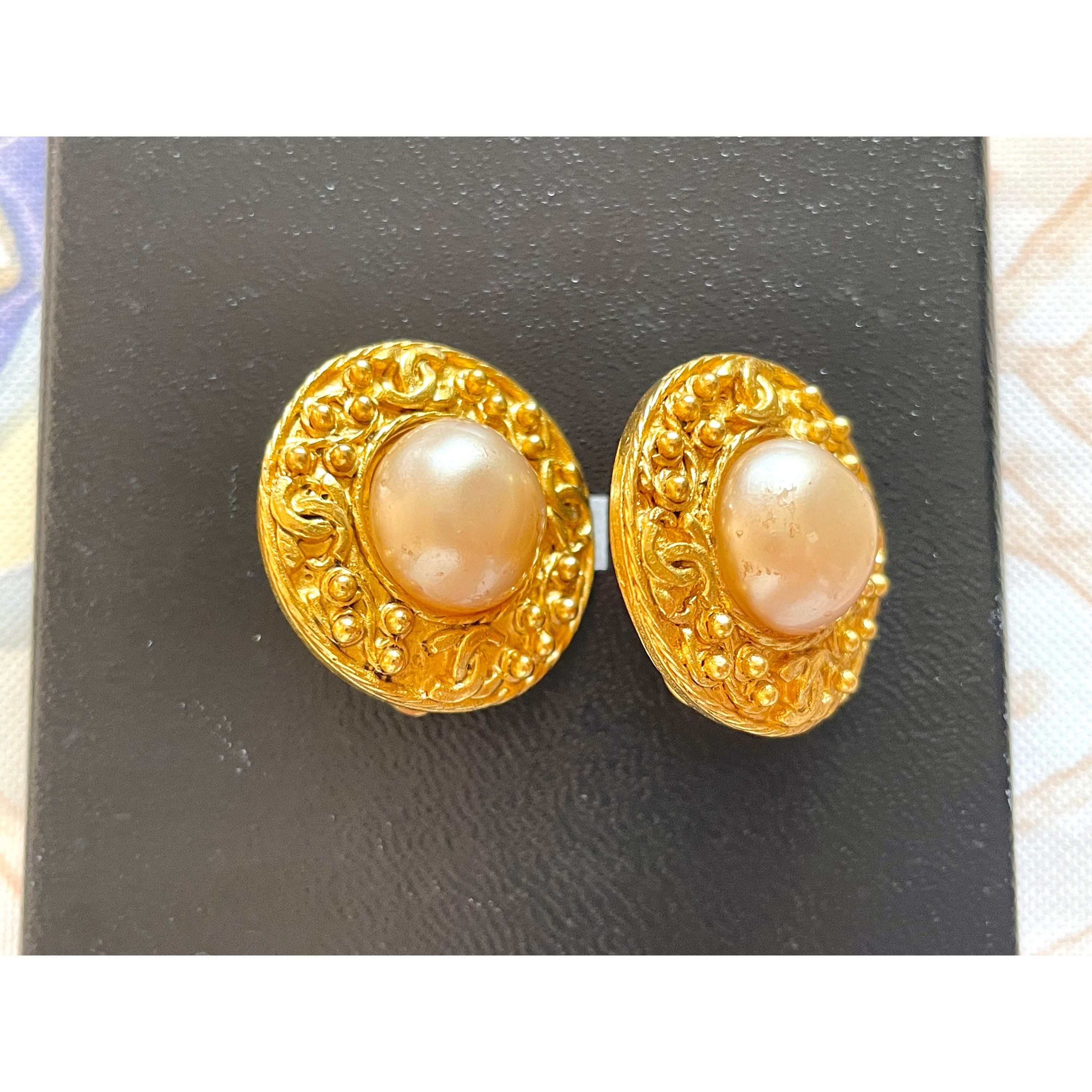 Chanel Vintage CHANEL round earrings with CC mark golden frames Size ONE SIZE - 6 Thumbnail