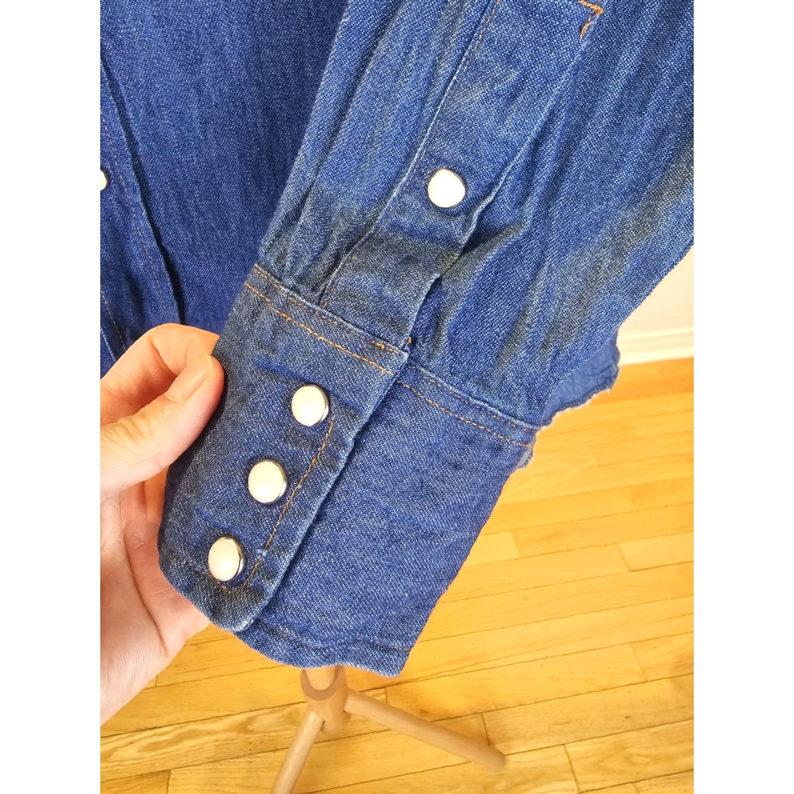 Wrangler VINTAGE Wrangler Denim Western Cowboy Pearl Snap Shirt 16-32 Made in USA Men’s Long Sleeve Button-Up Blue Western 70s Size US XS / EU 42 / 0 - 4 Thumbnail