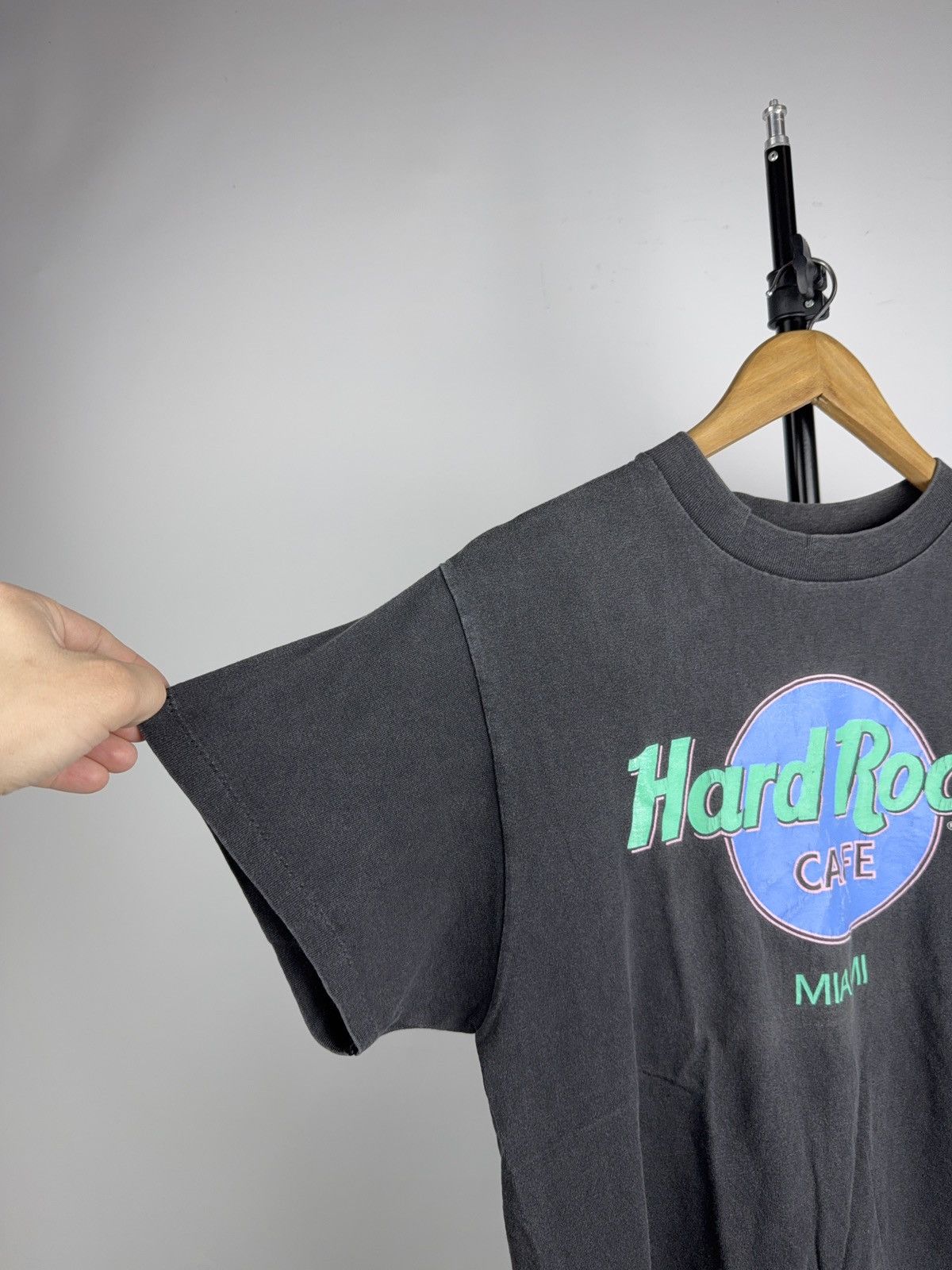 Hard Rock Cafe 90s Retro Hard Rock Cafe Miami Faded T-Shirt Vintage USA Tee Size US M / EU 48-50 / 2 - 3 Thumbnail