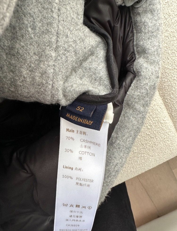 Louis Vuitton Louis Vuitton Show Full Print Embossed Gray Logo Down Jacket Size US L / EU 52-54 / 3 - 3 Thumbnail