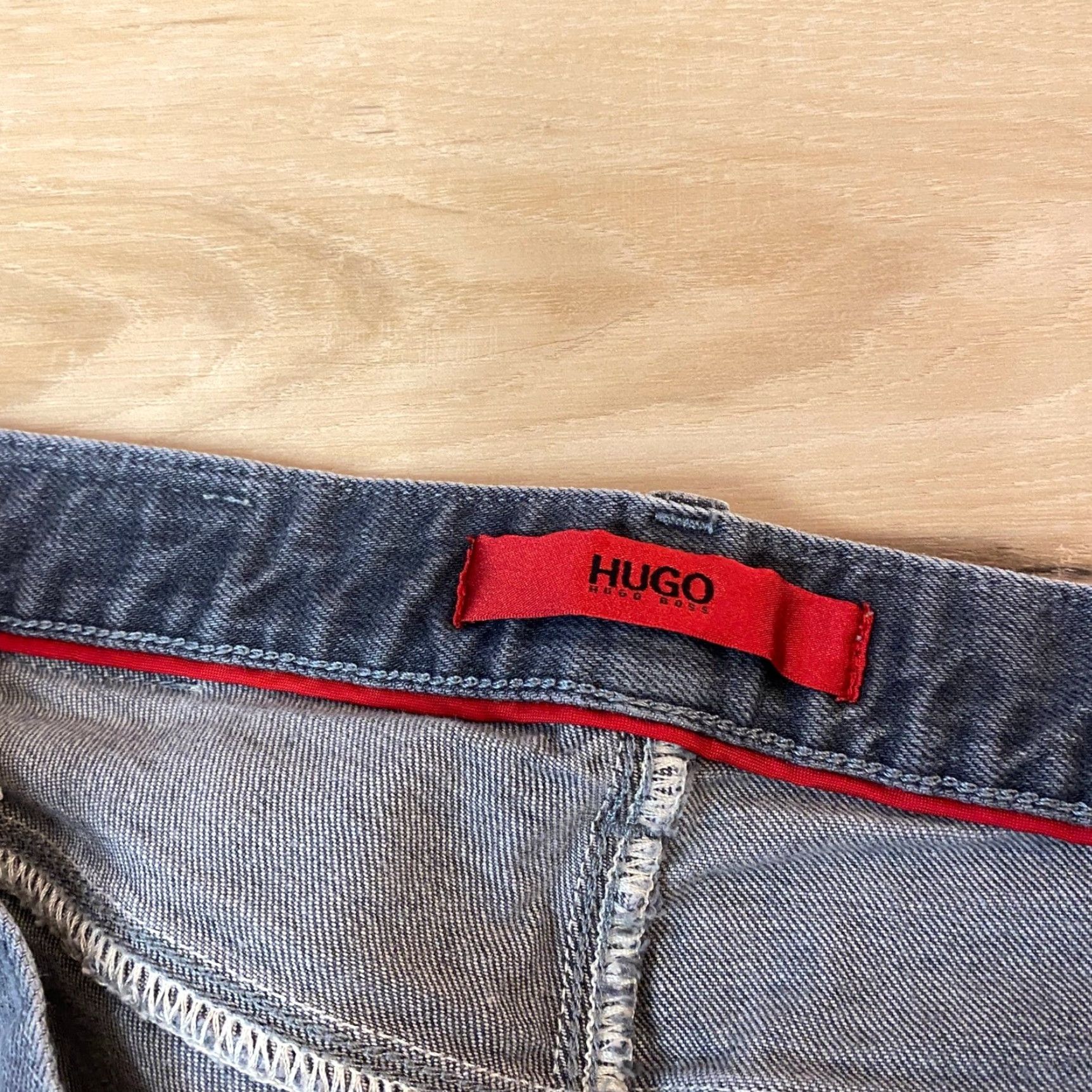 Hugo Boss Hugo Boss Mens Jeans Straight Grey Wash 30x32 Stretch Denim Regular Waist 30 Inseam 32 Logo 5-Pocket Size US 30 / EU 46 - 2 Thumbnail
