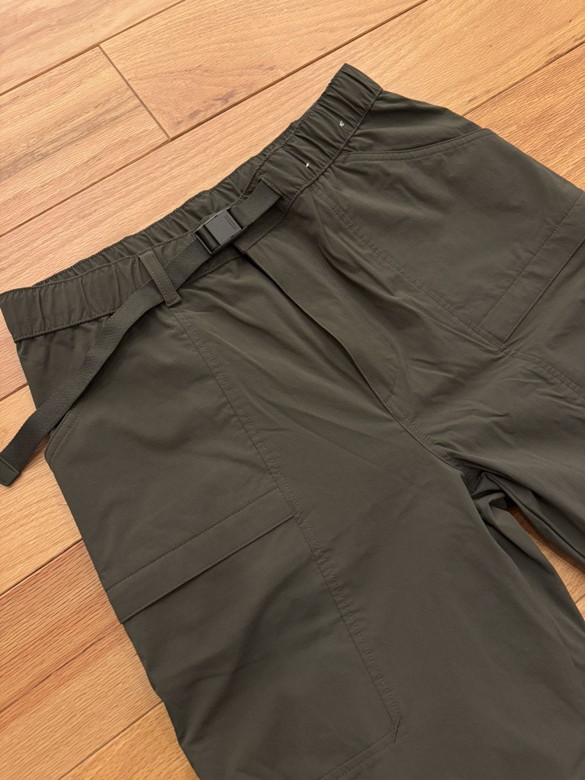 Uniqlo Uniqlo Utility Tech Pants – Nylon Stretch, Olive (M / 30–33) Size US 34 / EU 50 - 2 Thumbnail