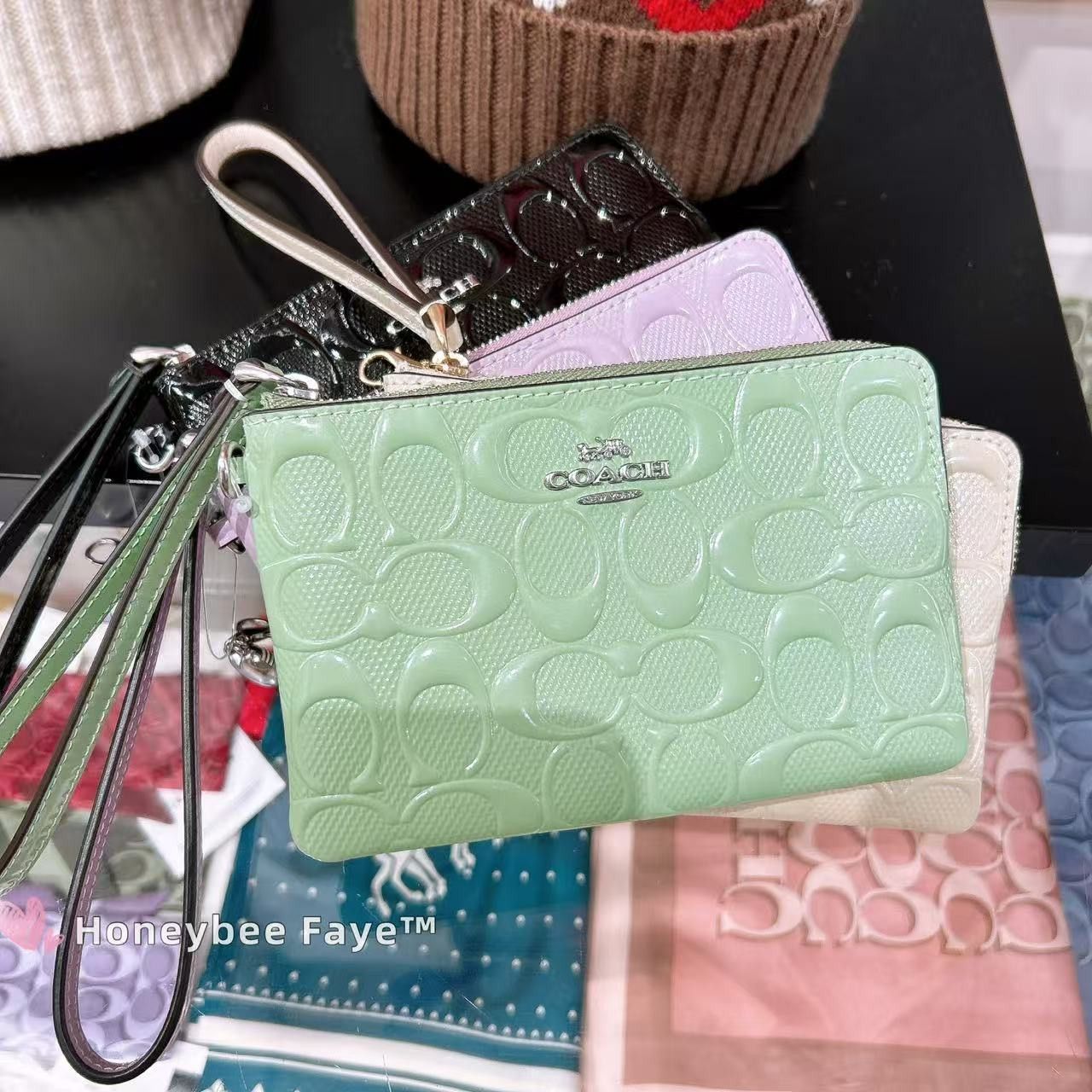Coach Corner Zip Wristlet In Signature Leather Heart Charm CDF04 Size ONE SIZE - 1 Thumbnail