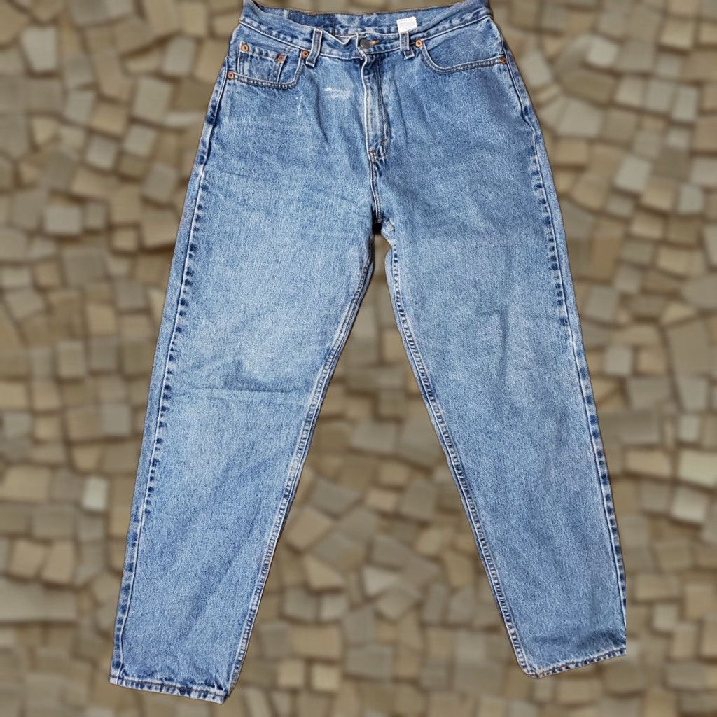 Levi's VINTAGE Levi's 560 Jeans Womens 12 Blue Denim Batwing 32x31 Loose Straight High Rise 5-Pocket Medium Wash 100% Cotton Mens? Womens Size 34" / US 12 / IT 48 - 1 Thumbnail