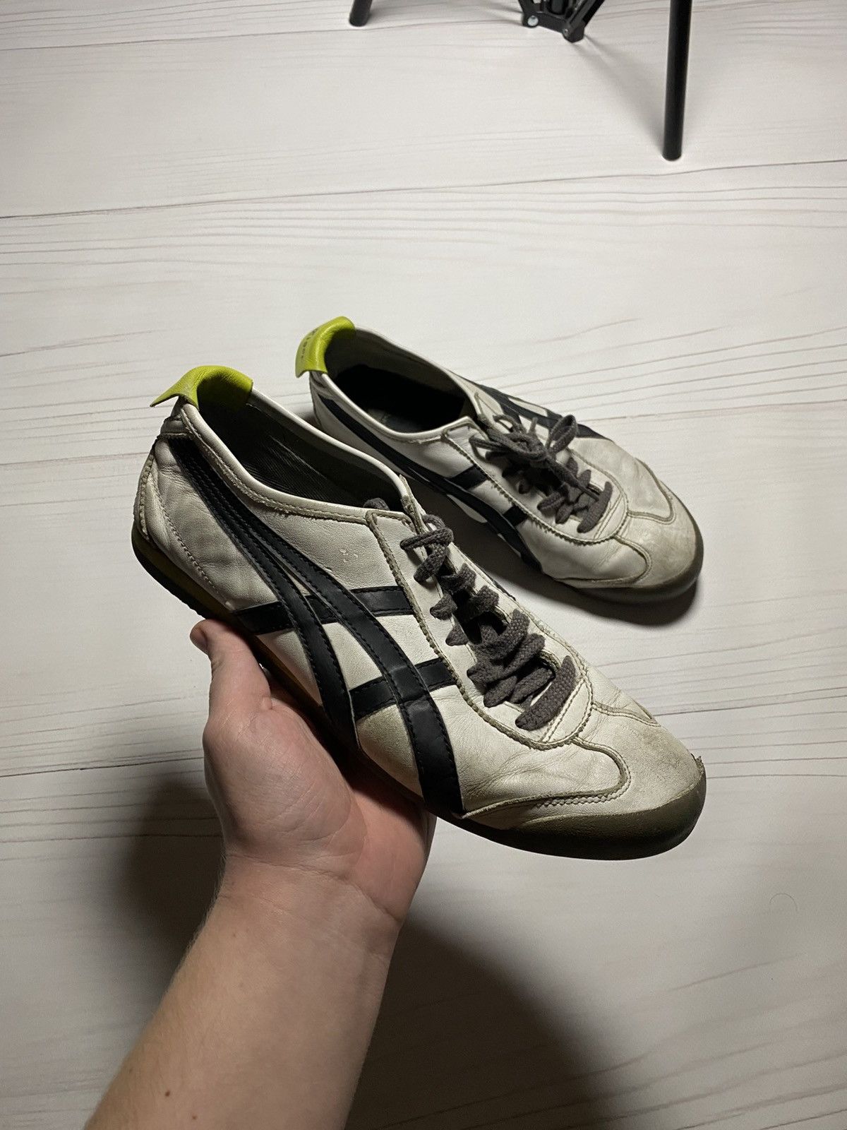 Vintage Onitsuka Tiger leather upper worn y2k sneakers