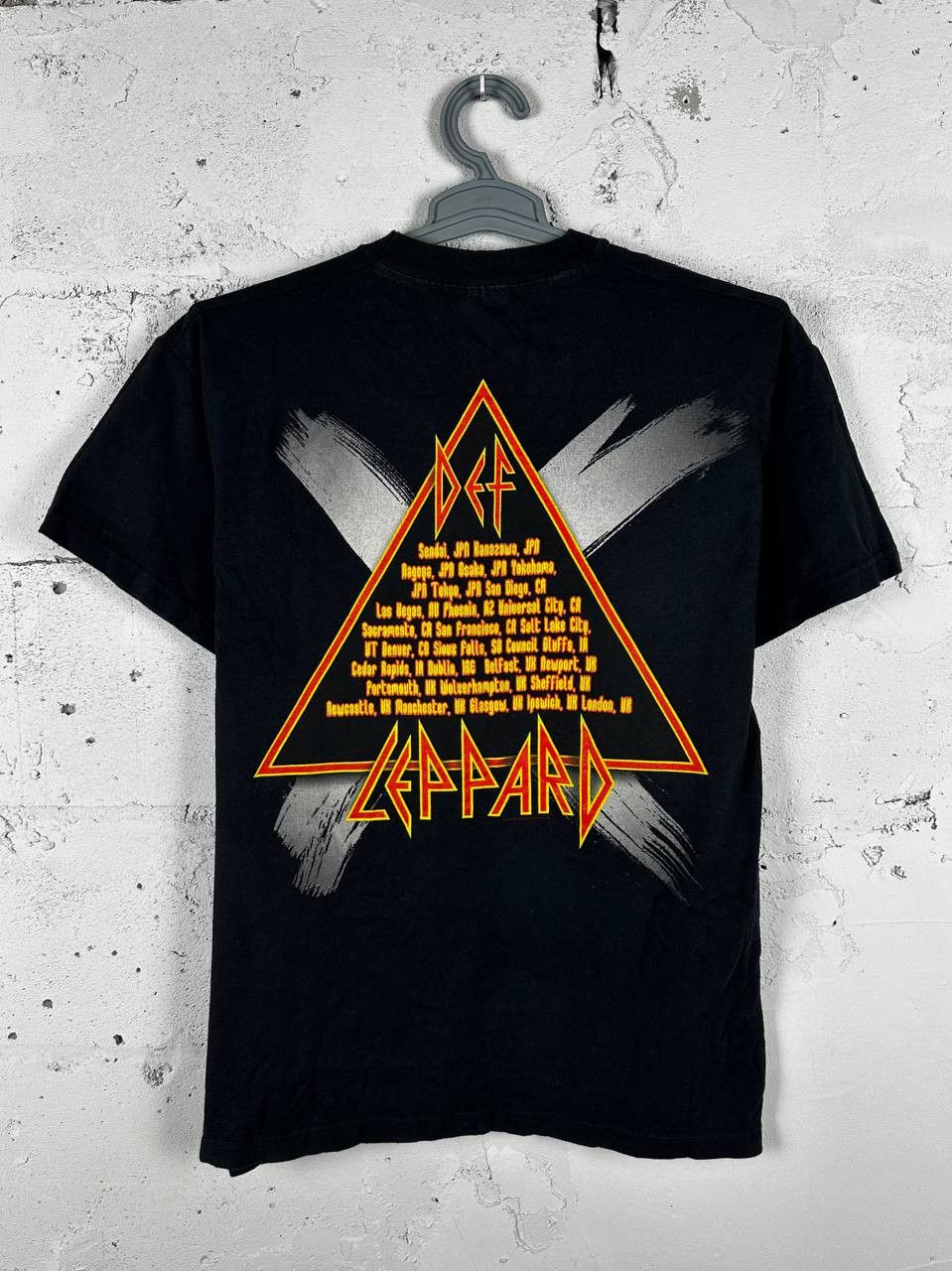 Band Tees × Def Leppard × Vintage Vintage 2002 Def Leppard Tour Shirt Tee Size US L / EU 52-54 / 3 - 4 Thumbnail
