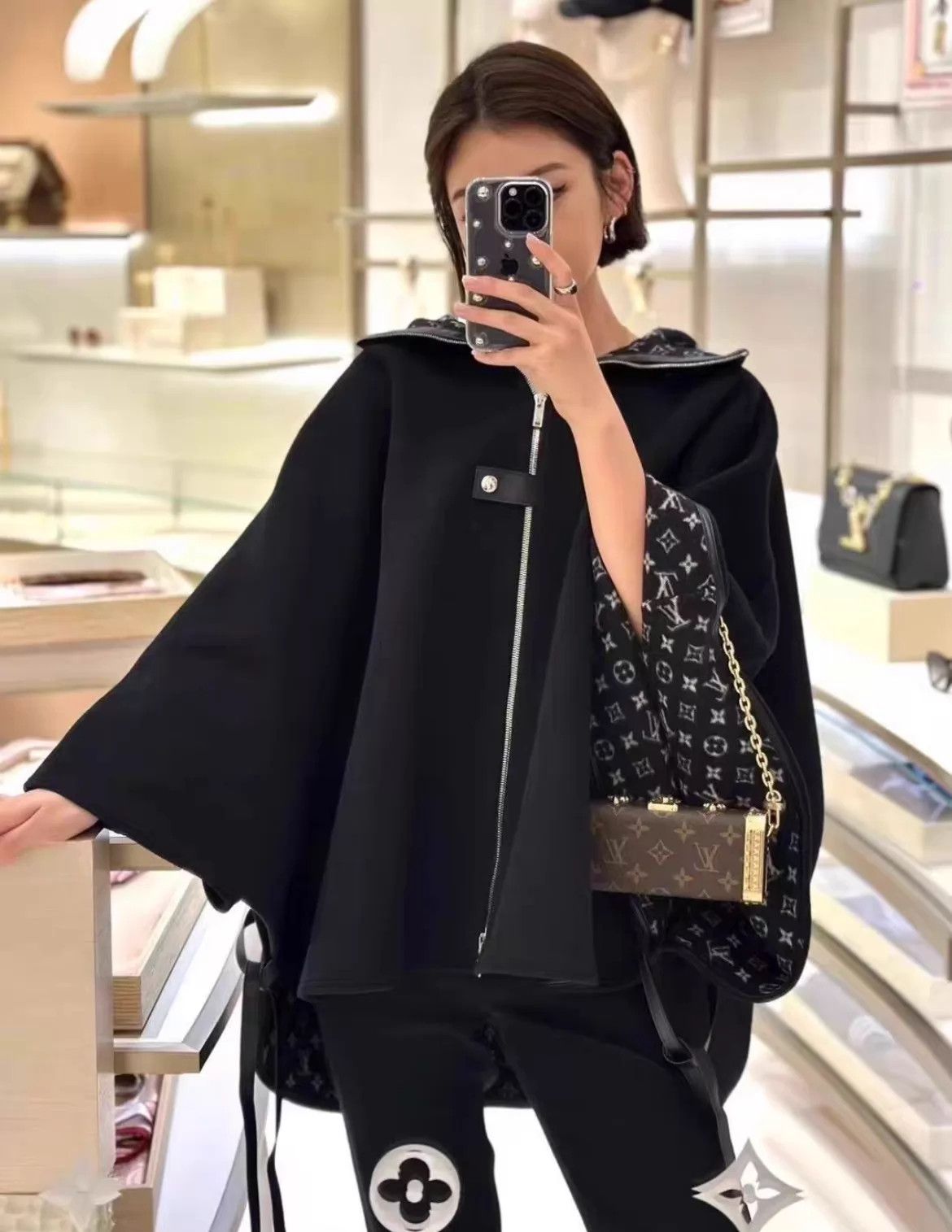 Louis Vuitton LV Reversible Monogram Wool Leather Trim Black/Monogram 36 Size XS / US 0-2 / IT 36-38 - 2 Thumbnail