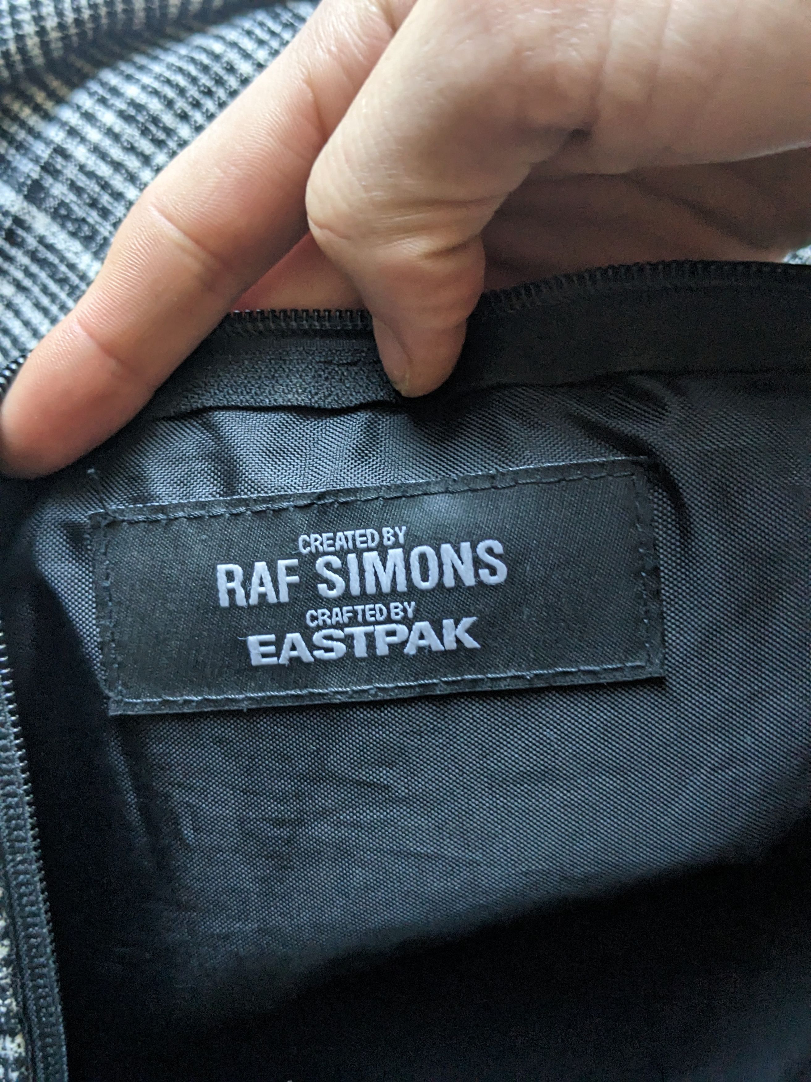 Eastpak × Raf Simons FW18 Sling Bag Size ONE SIZE - 9 Thumbnail
