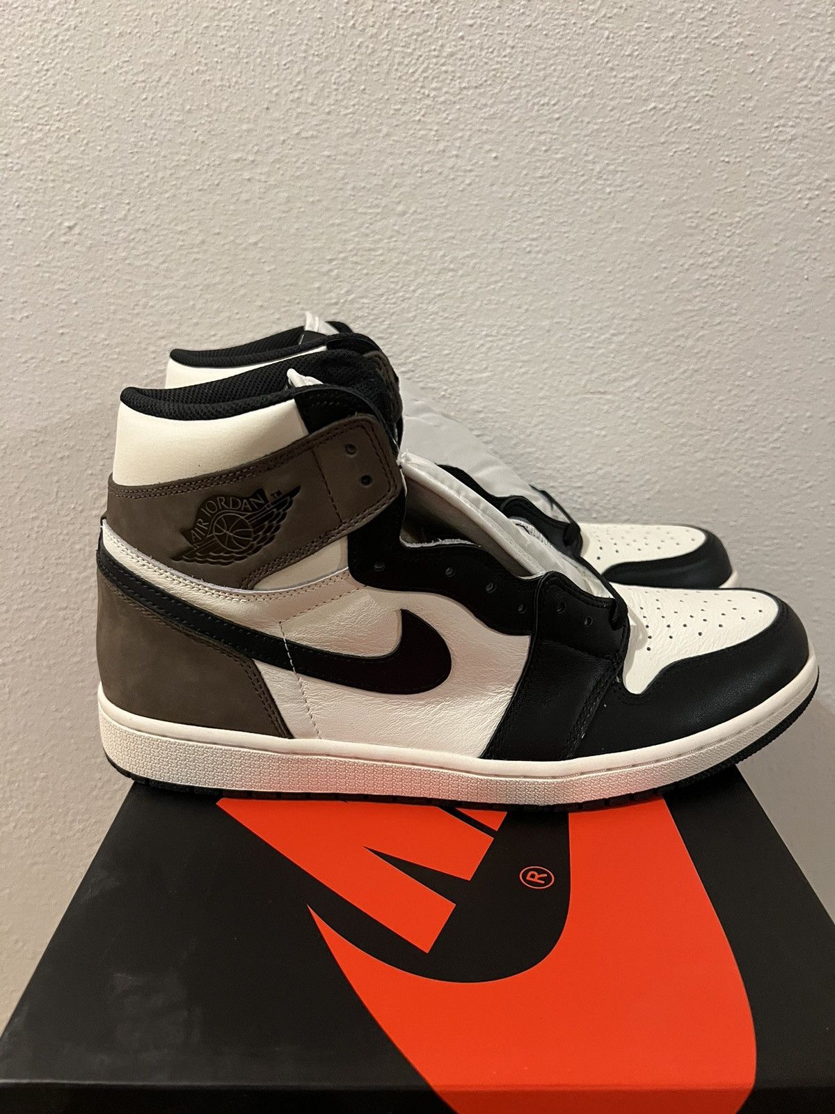Jordan Brand × Nike Jordan 1 Dark Mocha Size US 14 / EU 47 - 1 Thumbnail