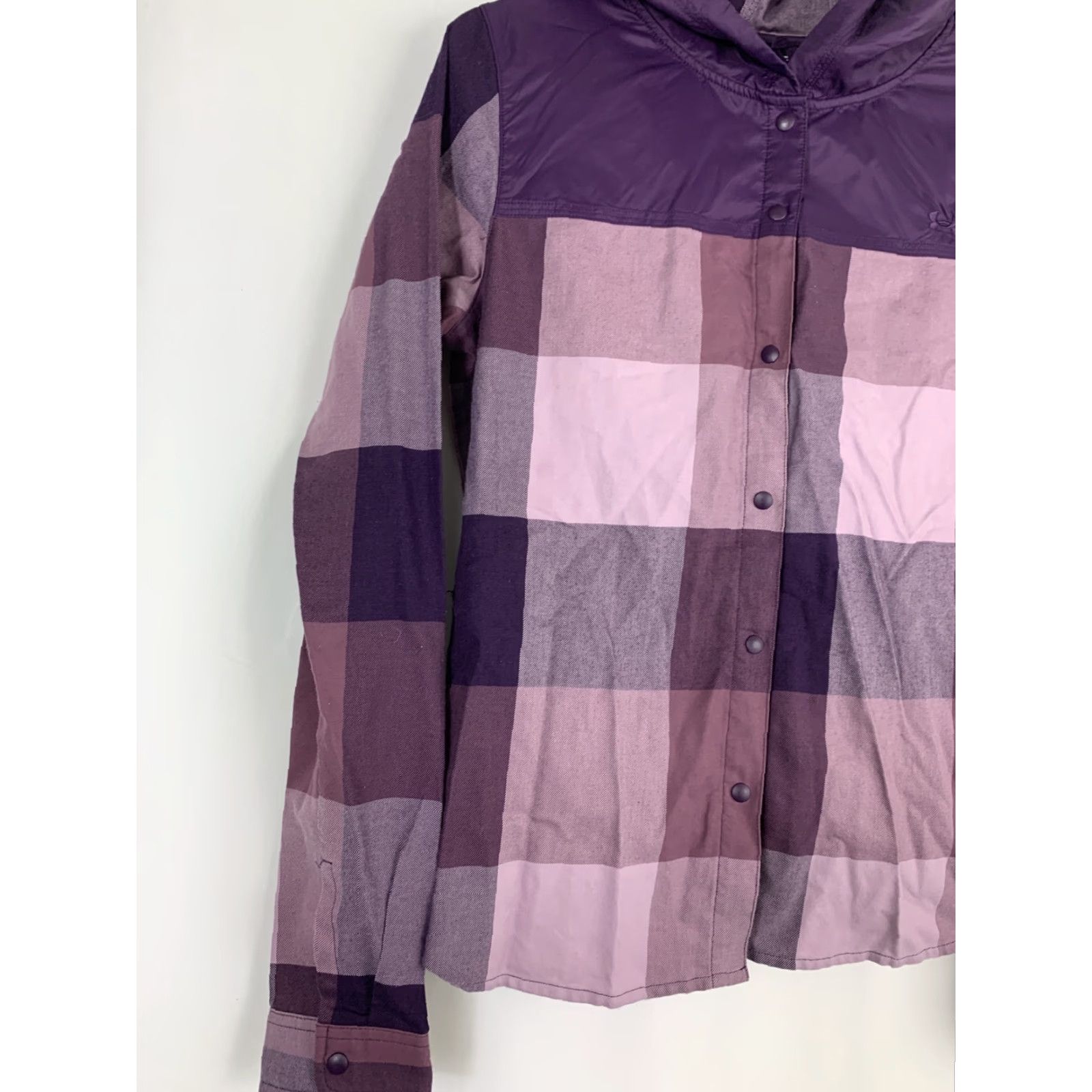 Under Armour Under Armour Womens Small Loose Purple Plaid Hooded Outdoor Snap Shirt Size S / US 4 / IT 40 - 2 Thumbnail