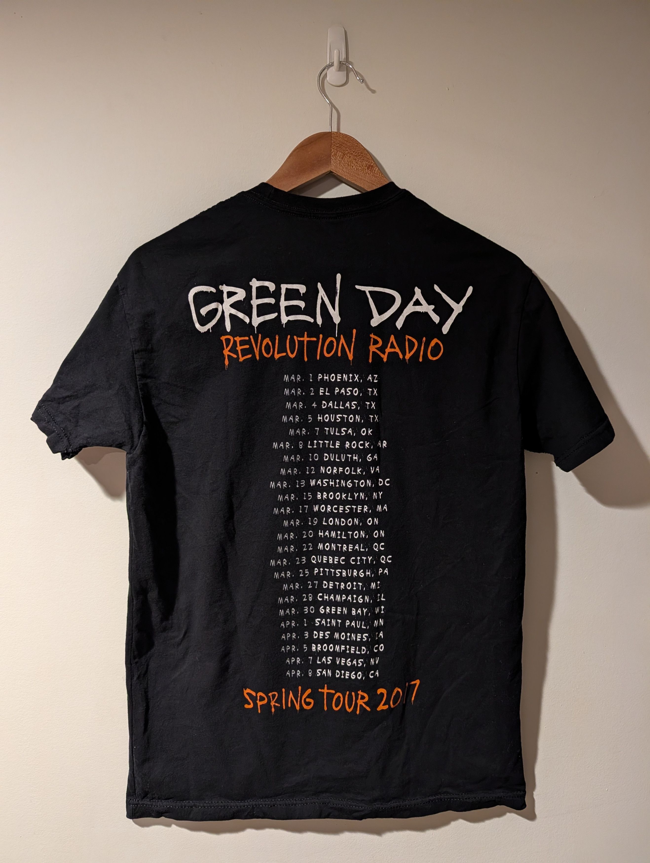 Band Tees Green Day Shirt Size M Adult Revolution Radio Tour 2017 Size US M / EU 48-50 / 2 - 6 Thumbnail