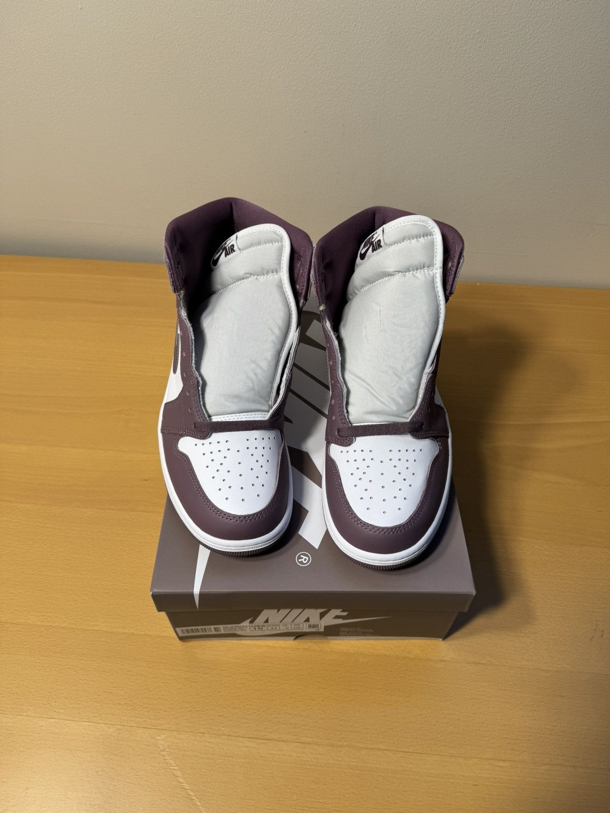 Nike 'MAUVE' NIKE AIR JORDAN 1 RETRO HIGH OG Size US 10 / EU 43 - 4 Thumbnail