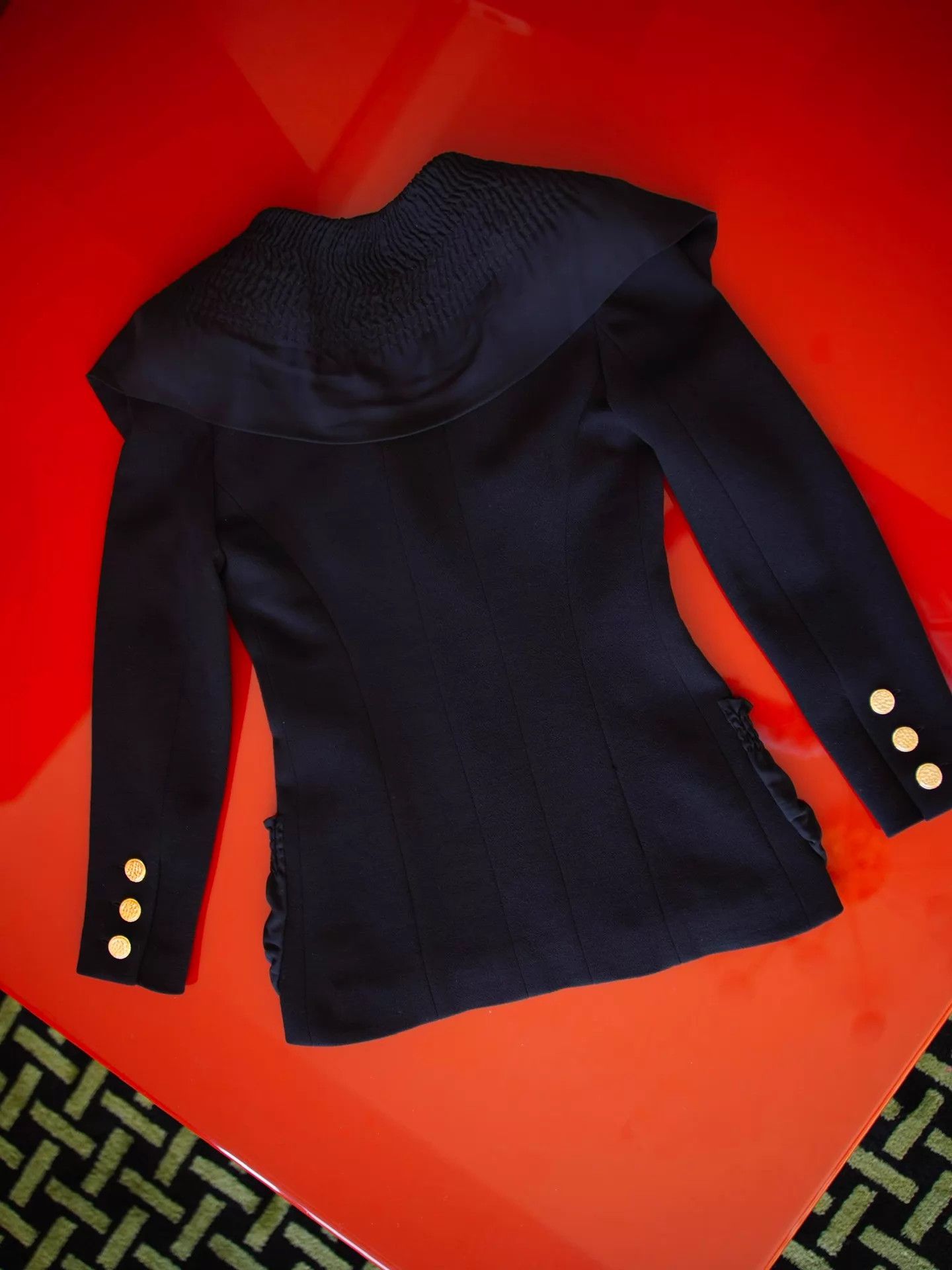 Chanel Chanel Vtg Black & Gold Wool-Silk Ruffled Lapel Blazer FR36 Size XS / US 0-2 / IT 36-38 - 8 Thumbnail