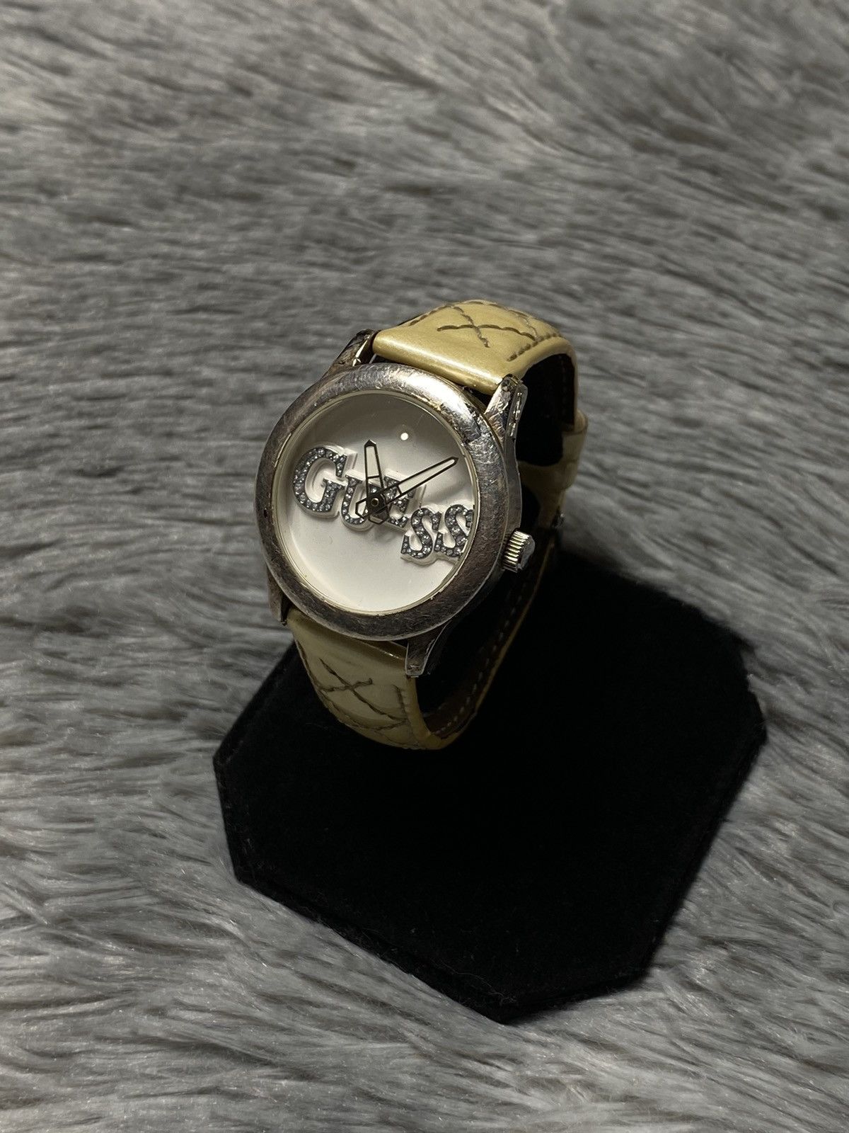 Guess × Vintage Guess Beige Leather Watch | Japanese Brand Size ONE SIZE - 1 Thumbnail