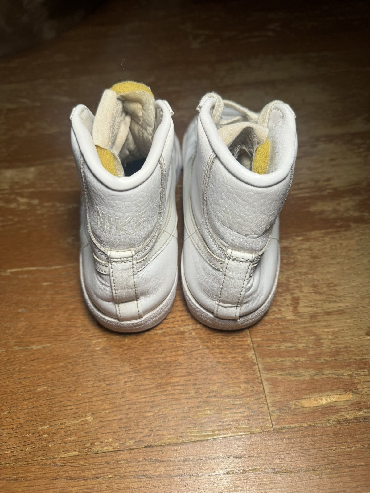 Nike 2022 Womens Nike Blazer 77 Vintage Mid Triple White Size US 8 / IT 38 - 5 Thumbnail