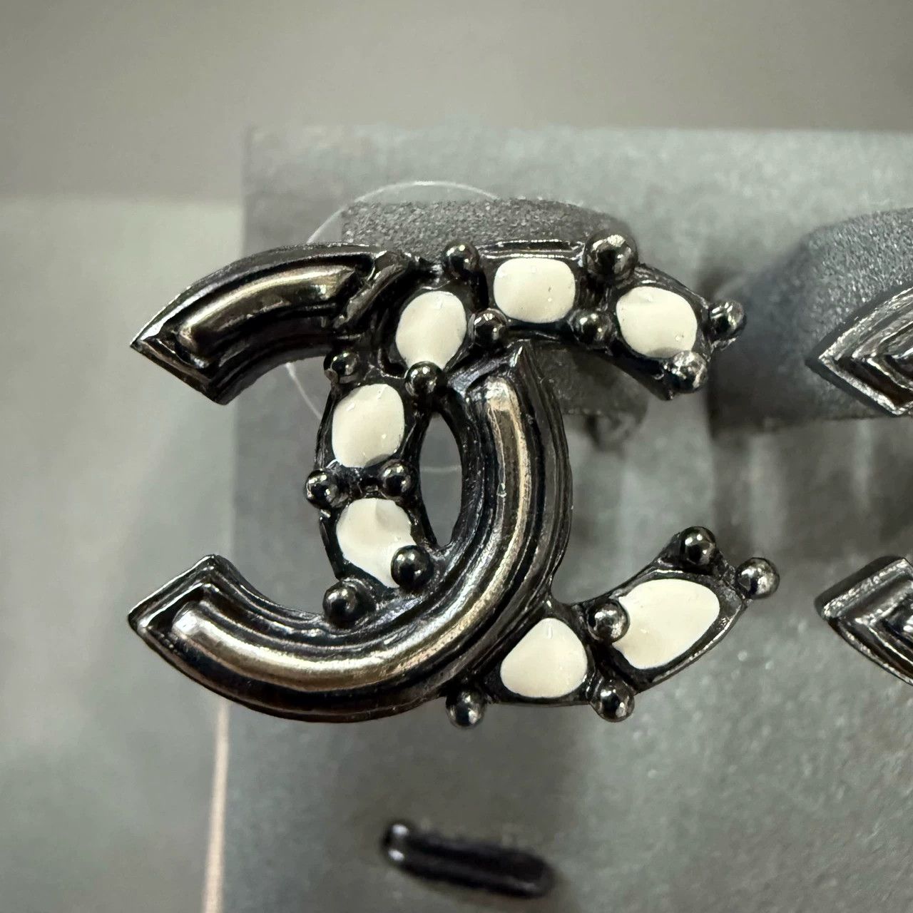 Chanel Chanel vtg 99 New Earrings Size ONE SIZE - 3 Thumbnail