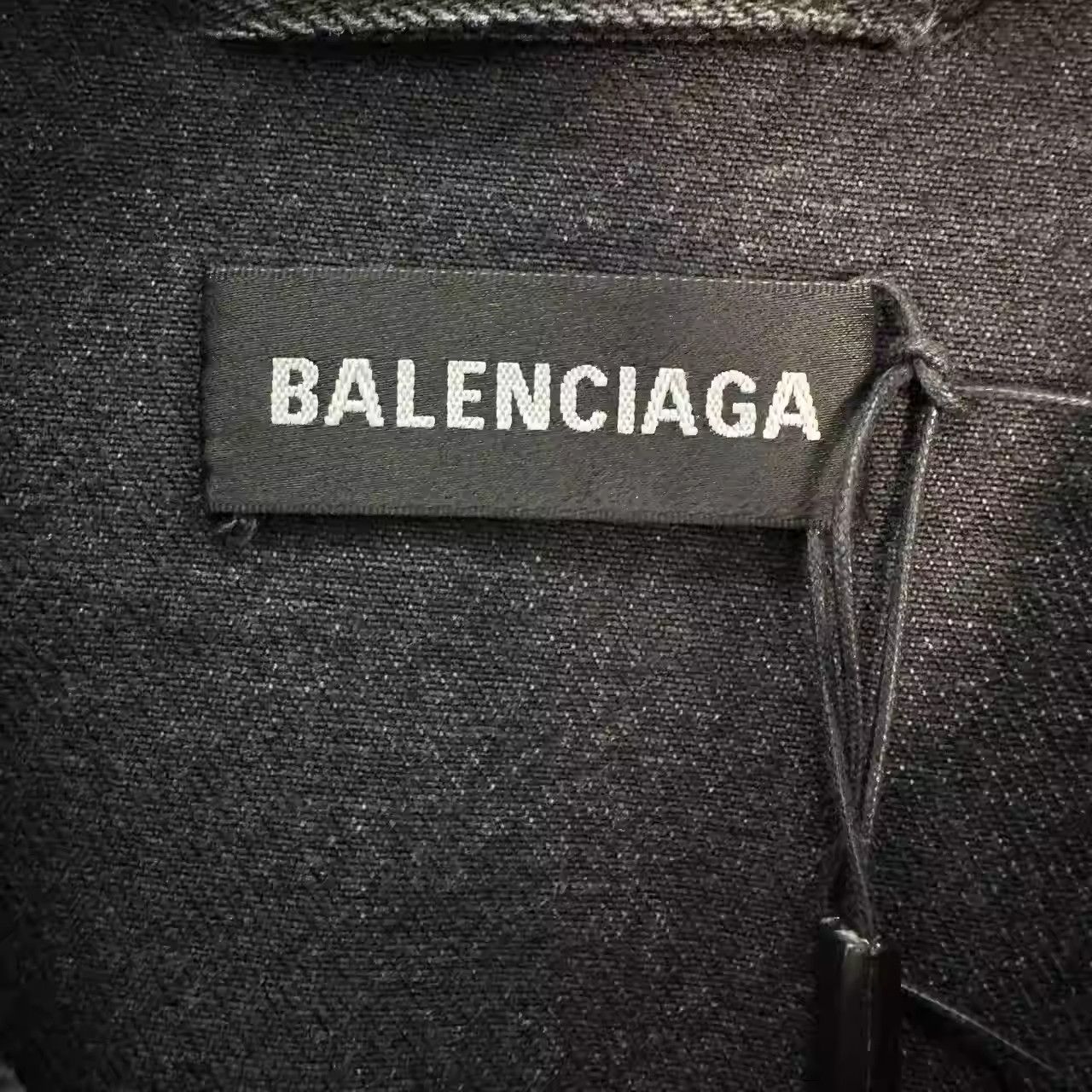Balenciaga Balenciaga SS20 Red Letter logo Embroidered Denim Jacket Size US S / EU 44-46 / 1 - 4 Thumbnail
