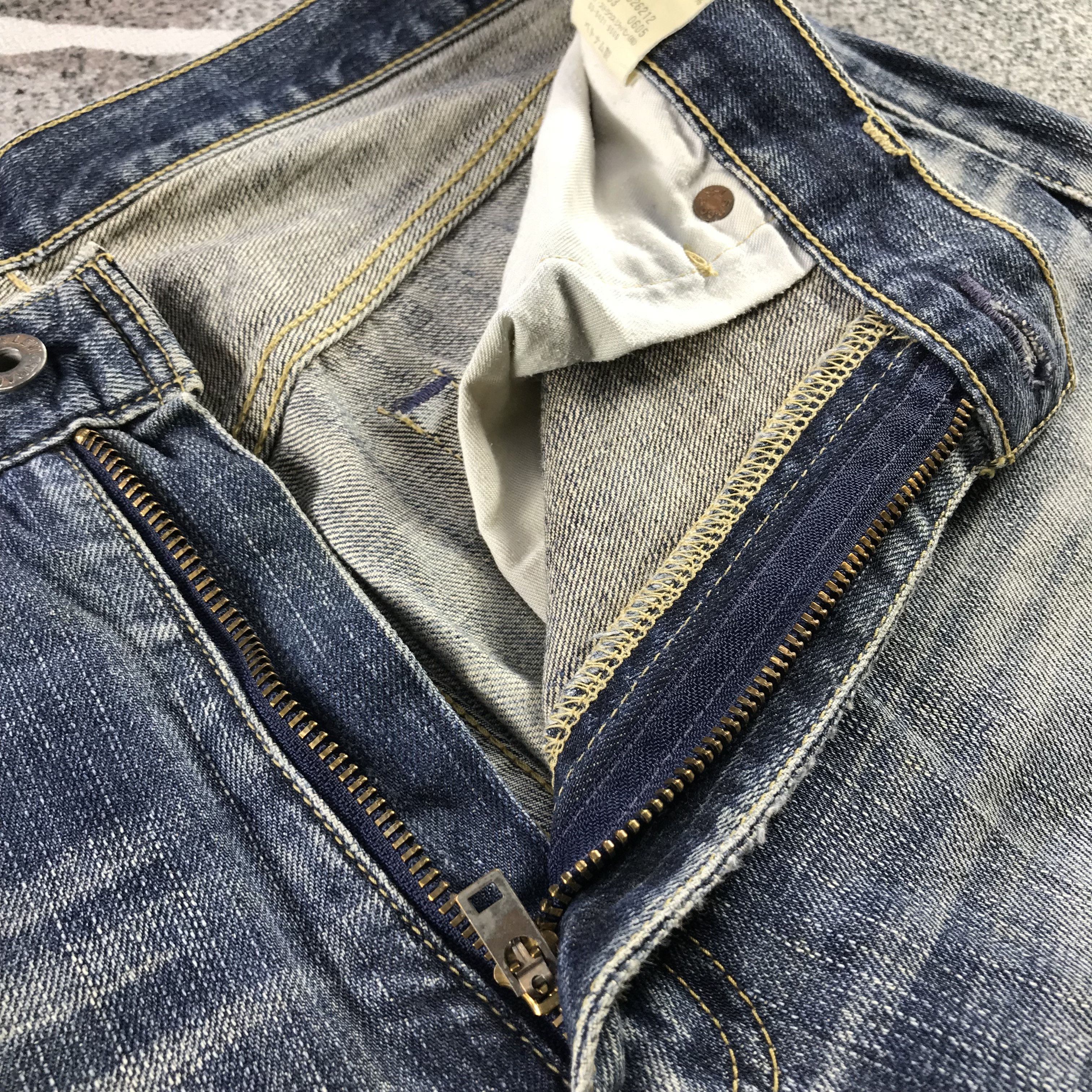 Levi's Vintage Levis 504 Jeans Distressed Denim KJ3344 Size US 32 / EU 48 - 9 Thumbnail