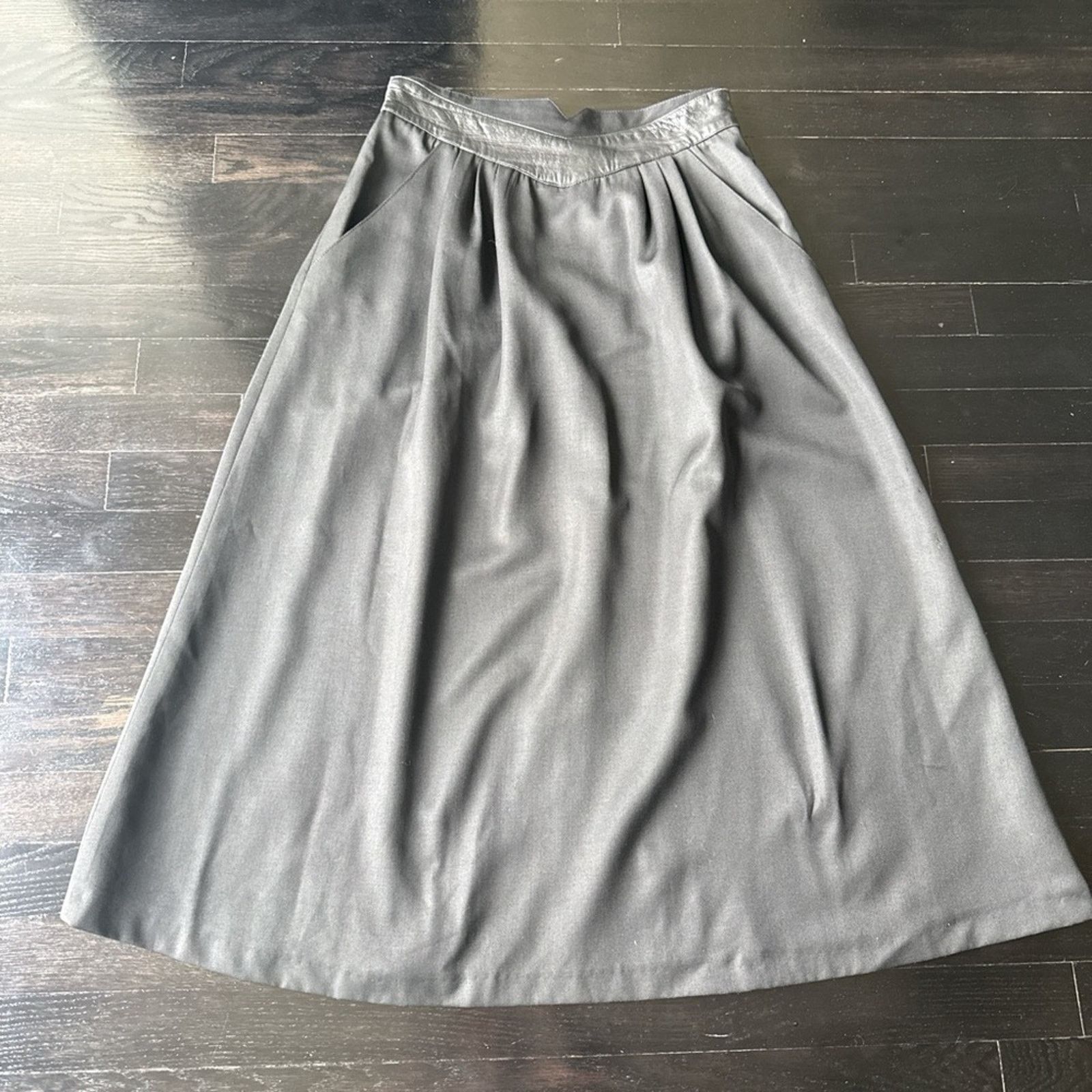 Other Vintage leather waist Elegant Black Women's Skirt Size 28" / US 6 / IT 42 - 2 Thumbnail