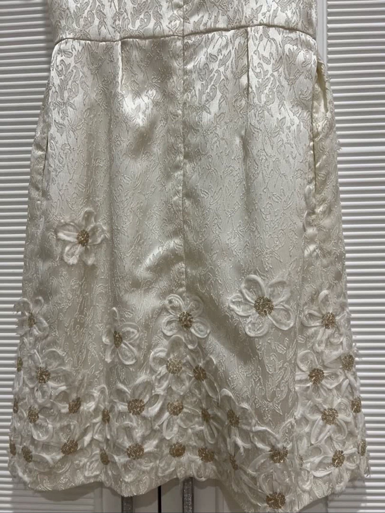 Designer Votum Sebastian Gunawan Floral White Turtleneck Cream Dress Size S / US 4 / IT 40 - 7 Thumbnail