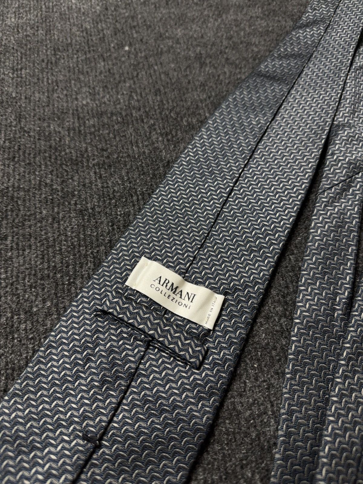 Armani Collezioni Luxury Italy Armani Collezioni Blue Pattern Silk Tie Size ONE SIZE - 7 Thumbnail