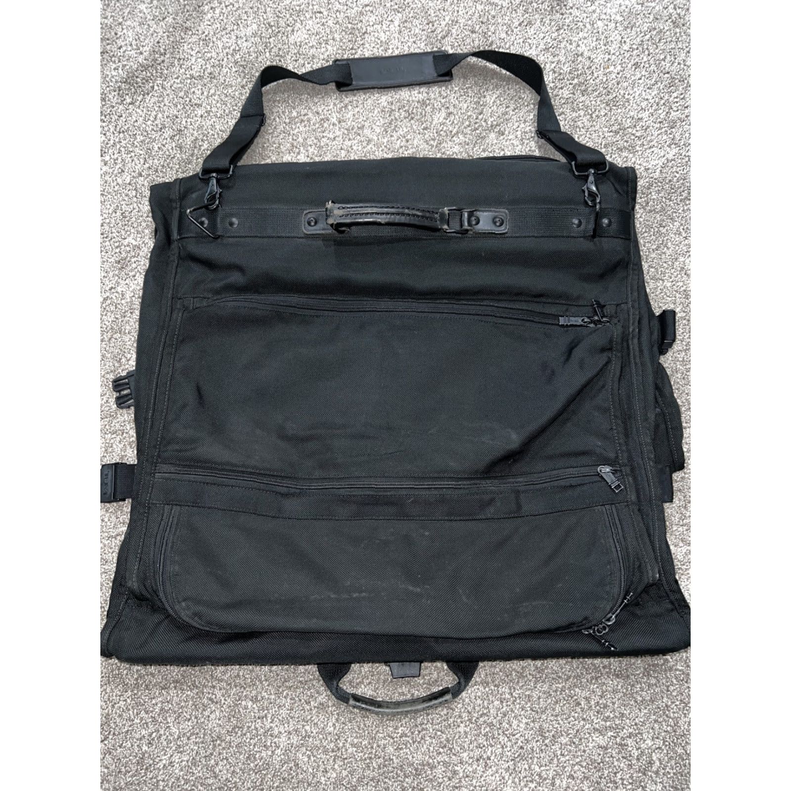 Tumi Tumi Black Nylon Bi-Fold Hanging Luggage Garment Bag Men Black Nylon Bi-Fold Hanging Luggage Garment Bag 42” unfolded 24” wide Size ONE SIZE - 7 Thumbnail