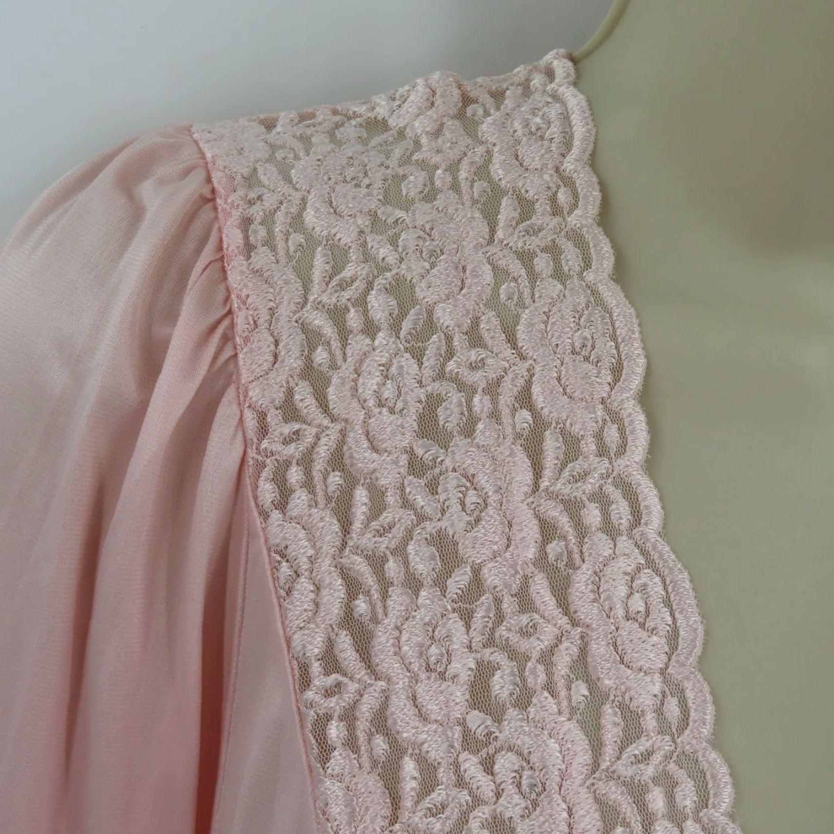Vintage VTG Vanity Fair Women Medium Solid Pink Lace Trim Button Front Nightgown Dress Size M / US 6-8 / IT 42-44 - 3 Thumbnail