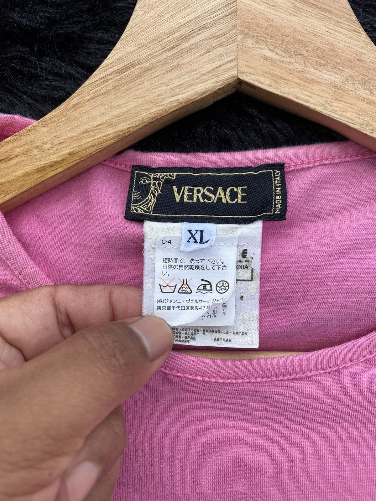 Versace Rare Vintage VERSACE Swarovski Pink Tshirt Size S / US 4 / IT 40 - 7 Thumbnail