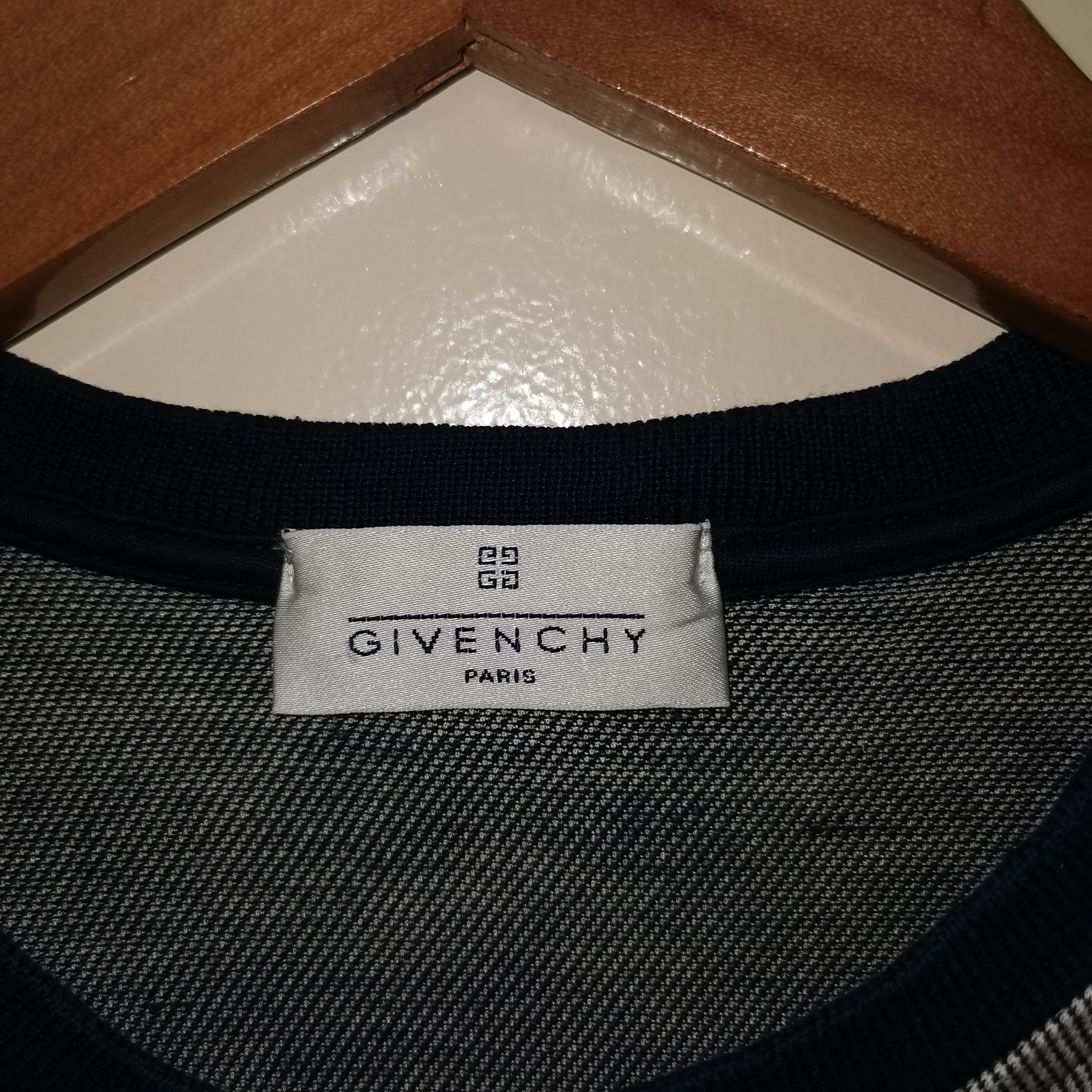 Givenchy T-shirt givenchy paris size : L Size US L / EU 52-54 / 3 - 6 Thumbnail